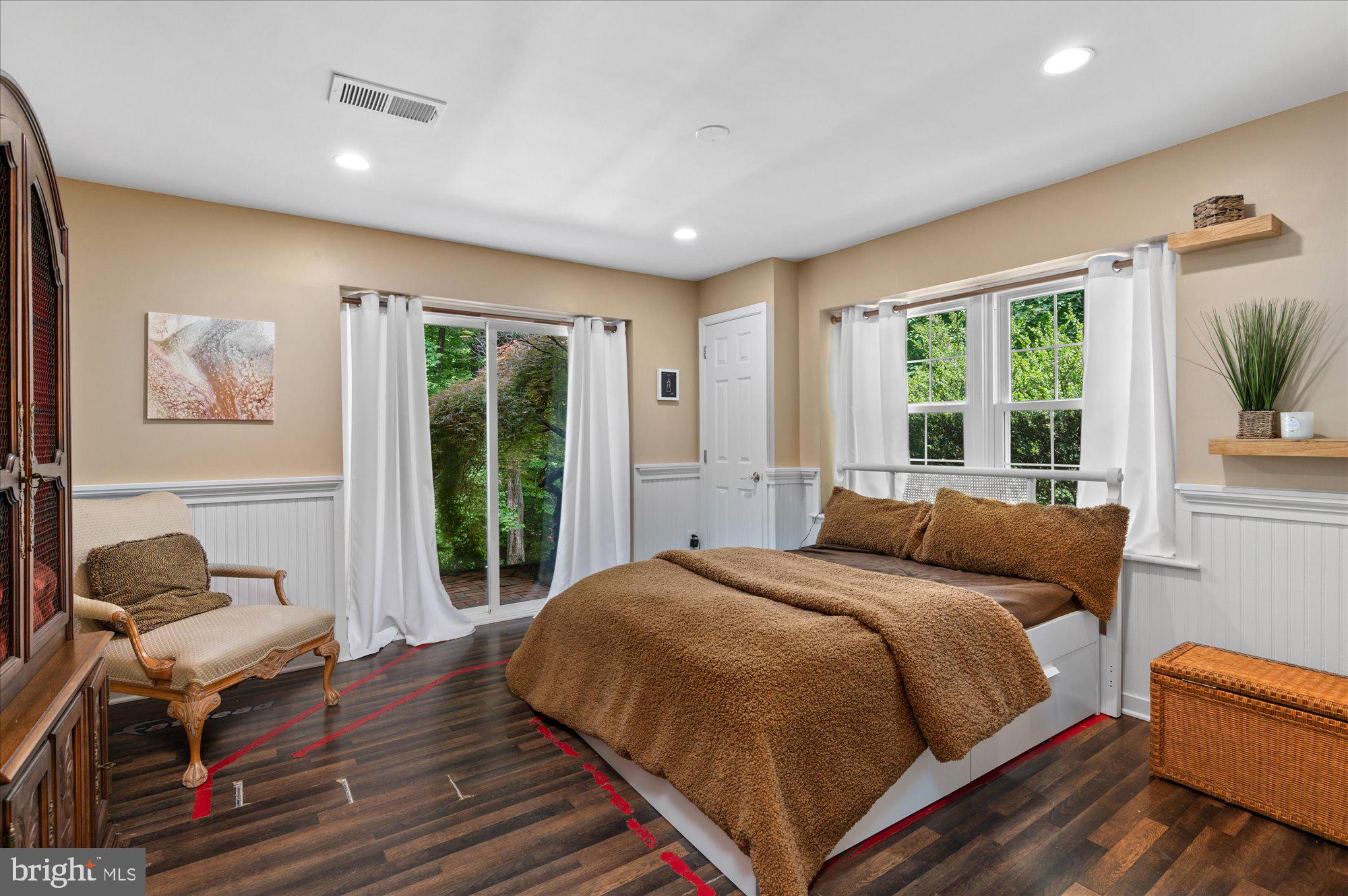 POTOMAC OUTSIDE - Residential