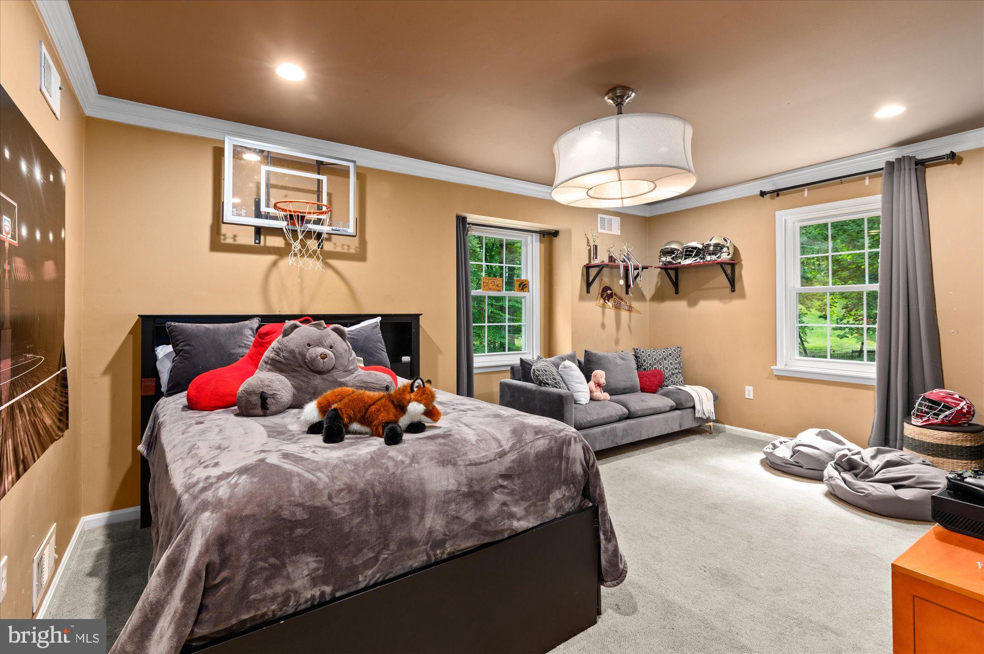 POTOMAC OUTSIDE - Residential