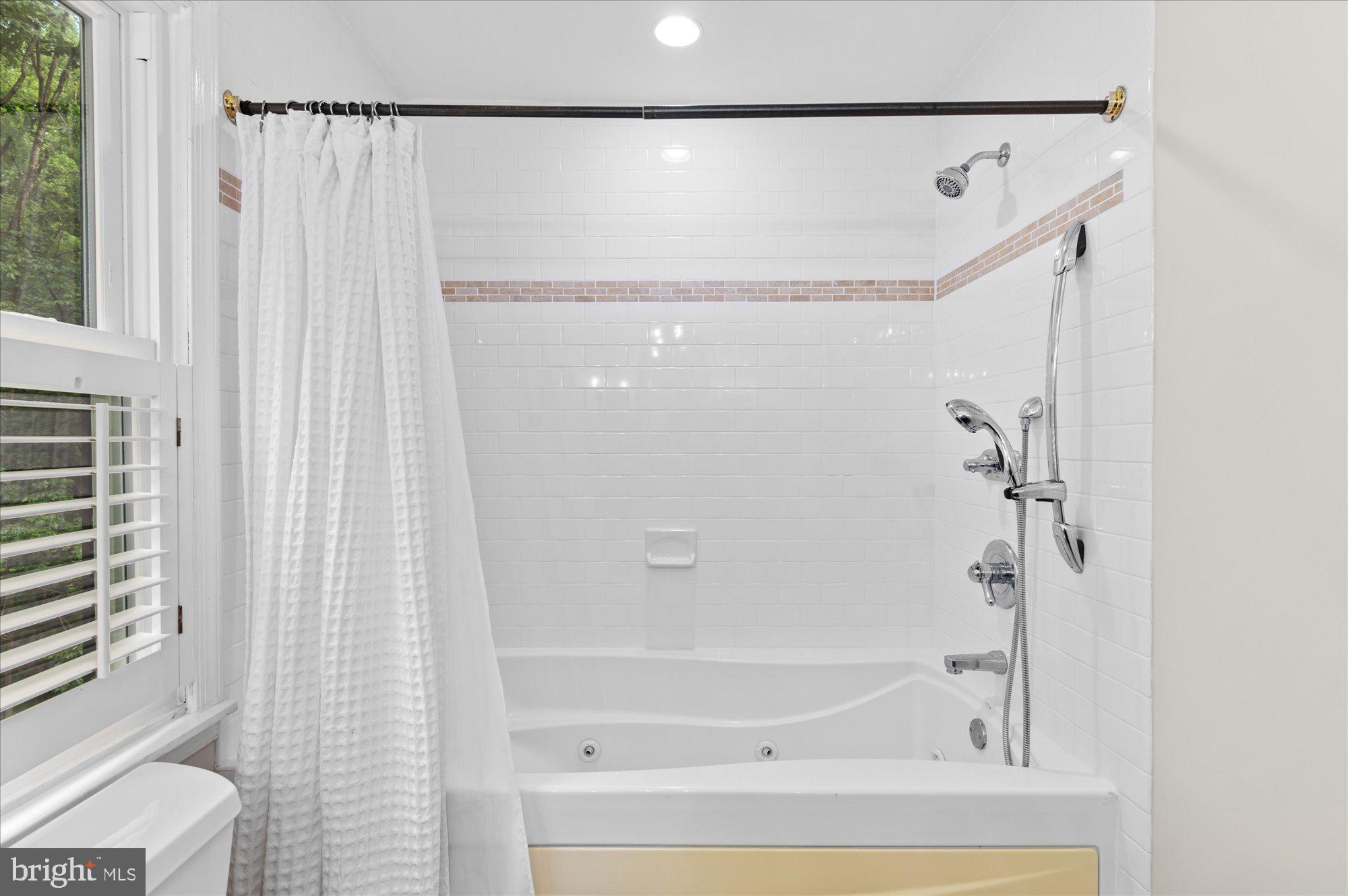 POTOMAC OUTSIDE - Residential