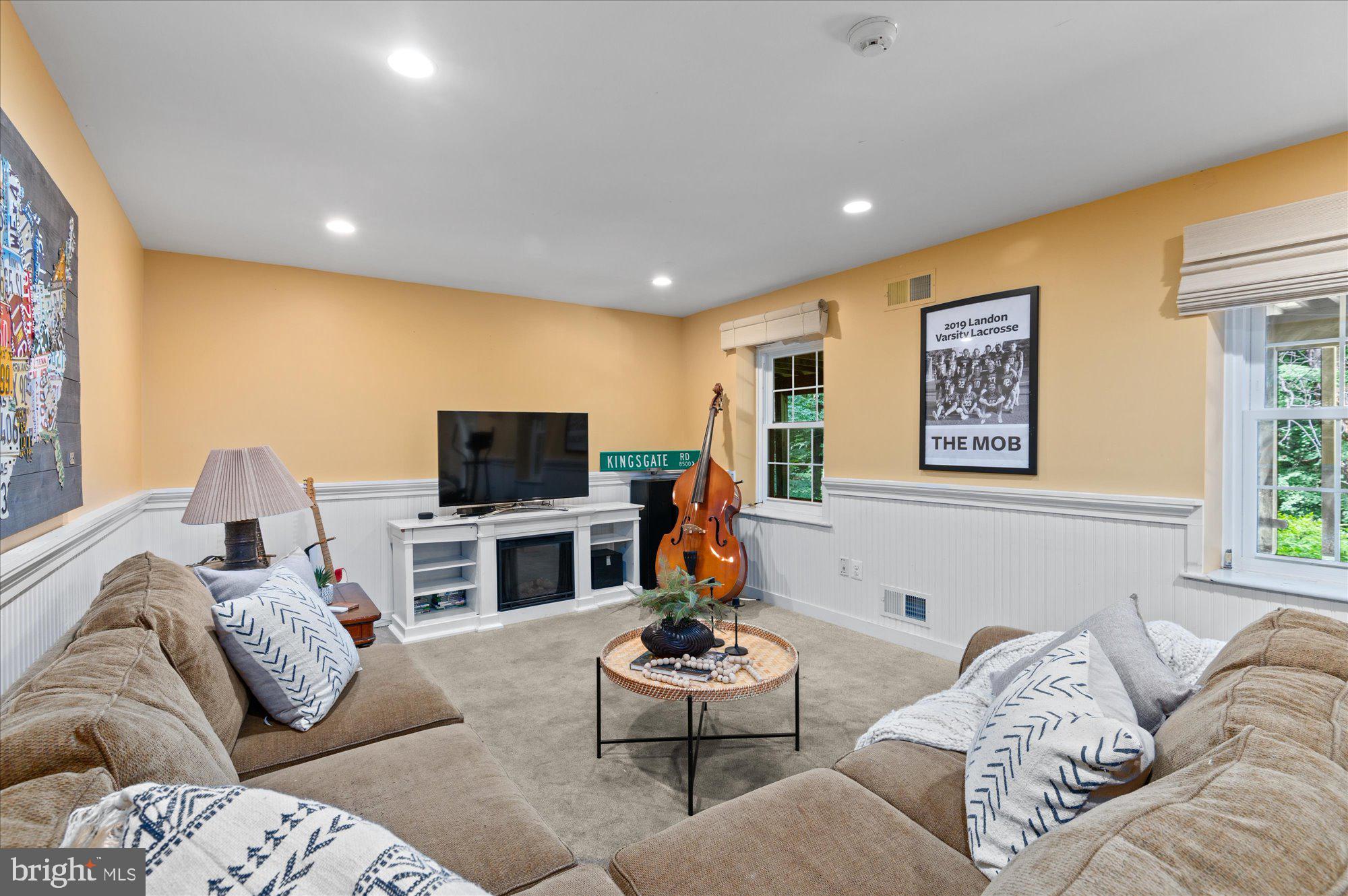 POTOMAC OUTSIDE - Residential