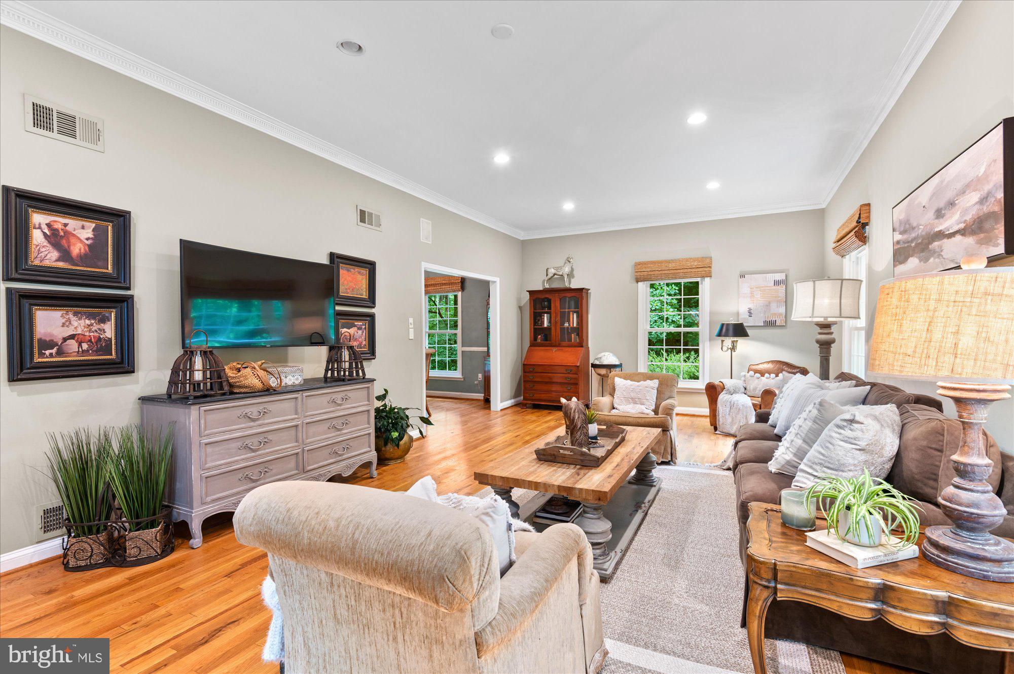 POTOMAC OUTSIDE - Residential