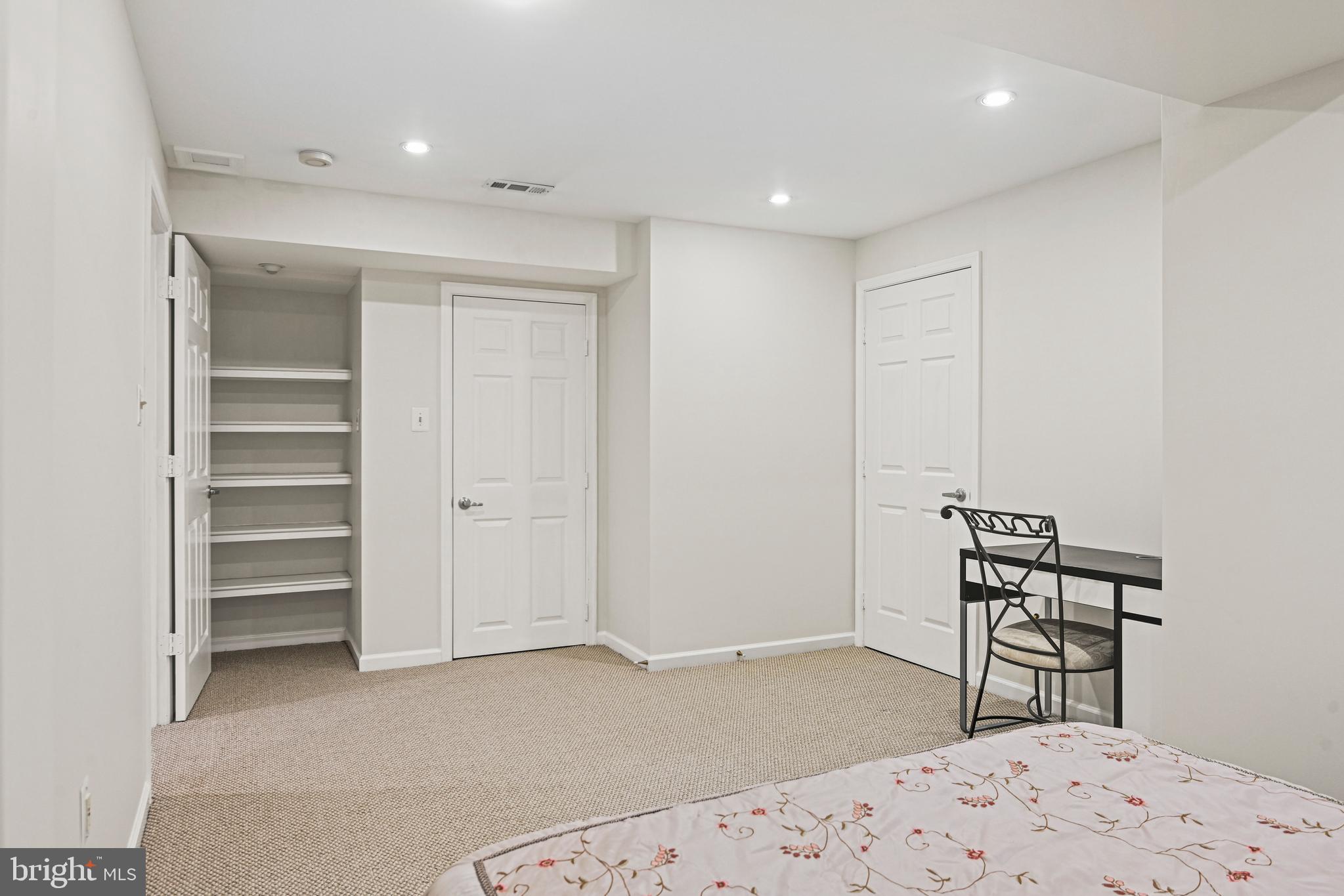 CHANTILLY HIGHLANDS - Residential