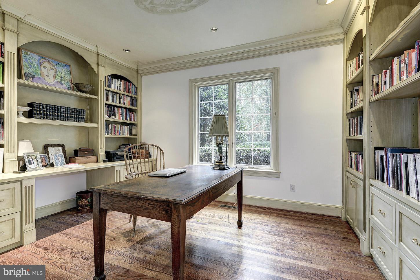 THE COURTS - Residential