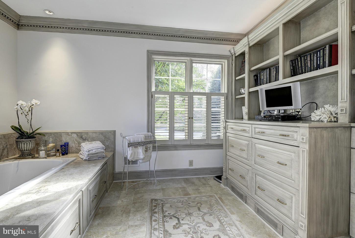 THE COURTS - Residential