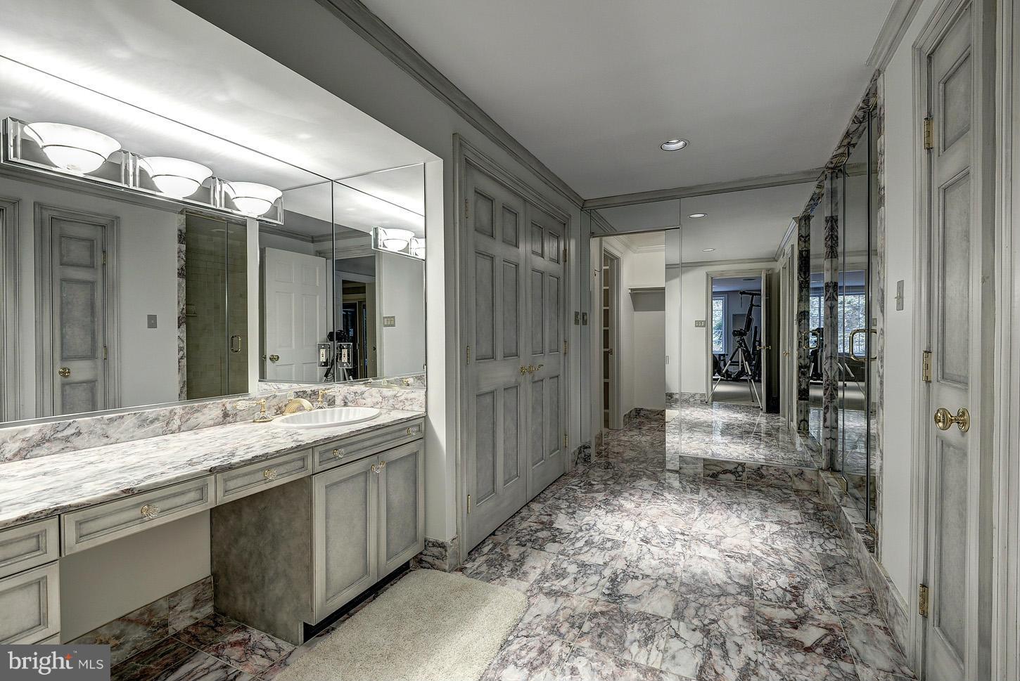 THE COURTS - Residential