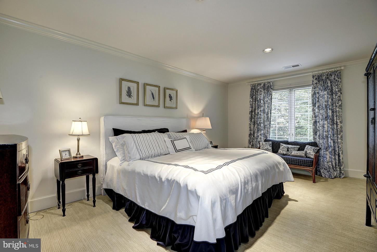 THE COURTS - Residential