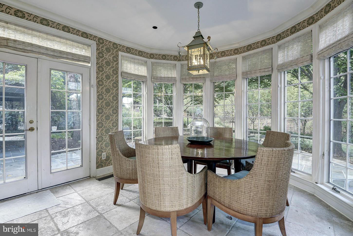 THE COURTS - Residential