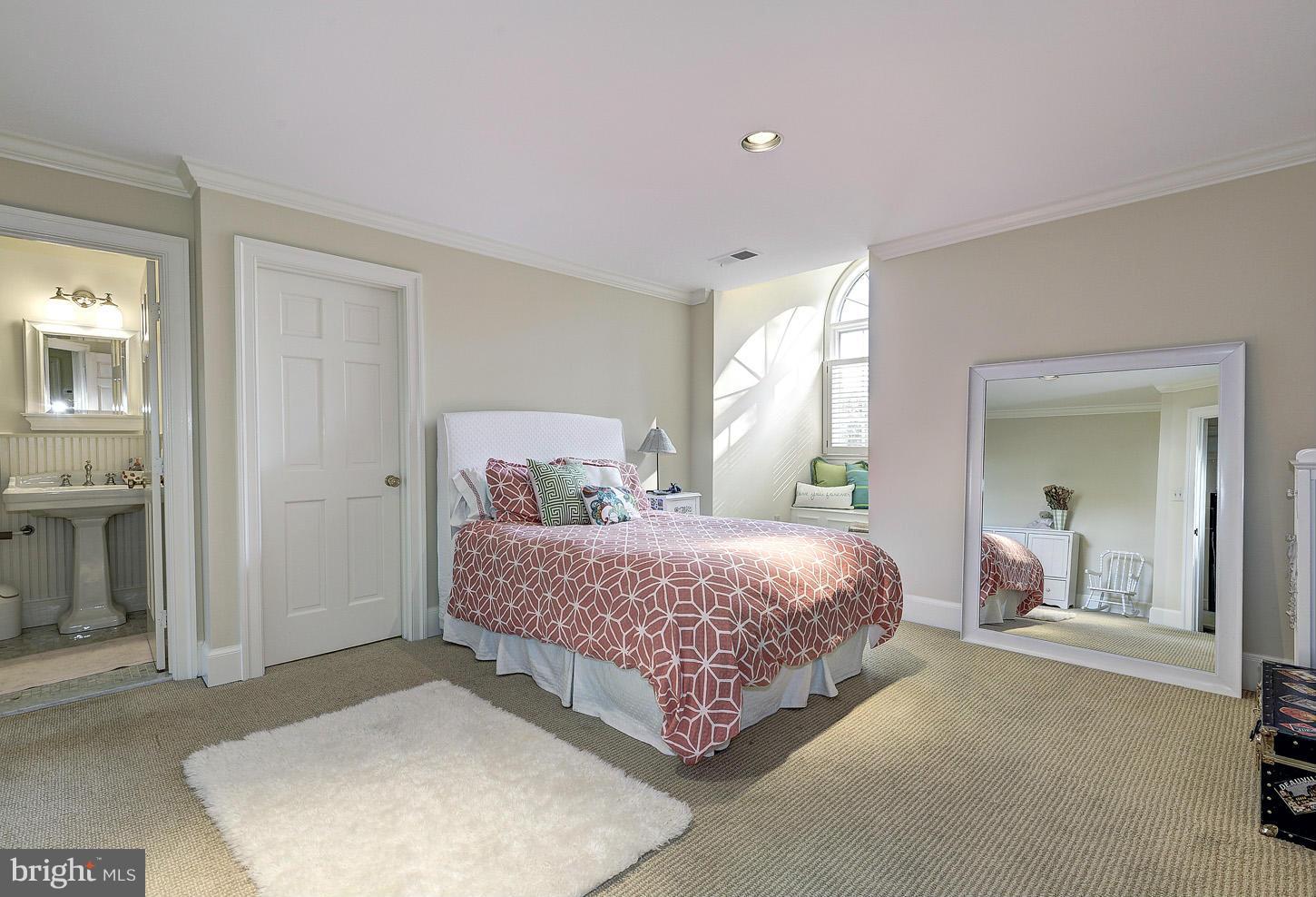 THE COURTS - Residential