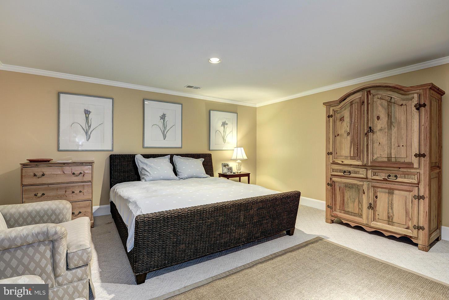 THE COURTS - Residential