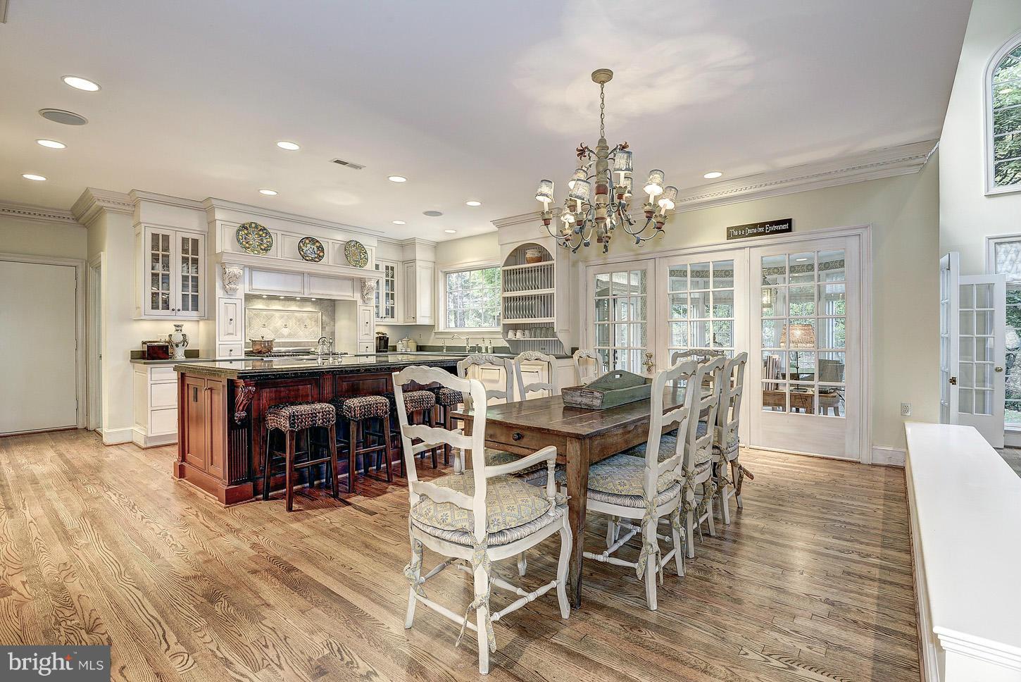 THE COURTS - Residential