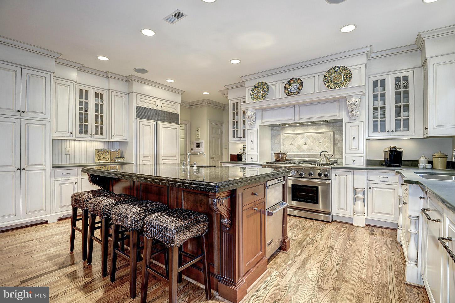 THE COURTS - Residential