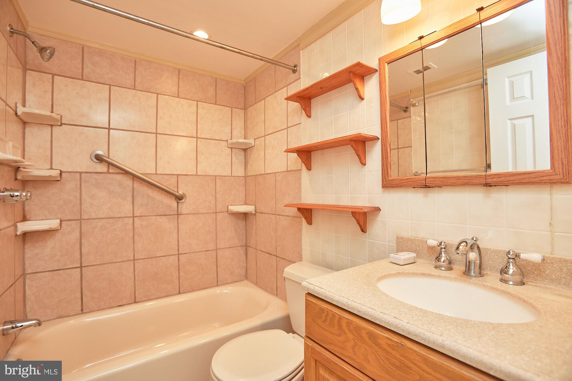 HERITAGE WOODS - Residential Lease