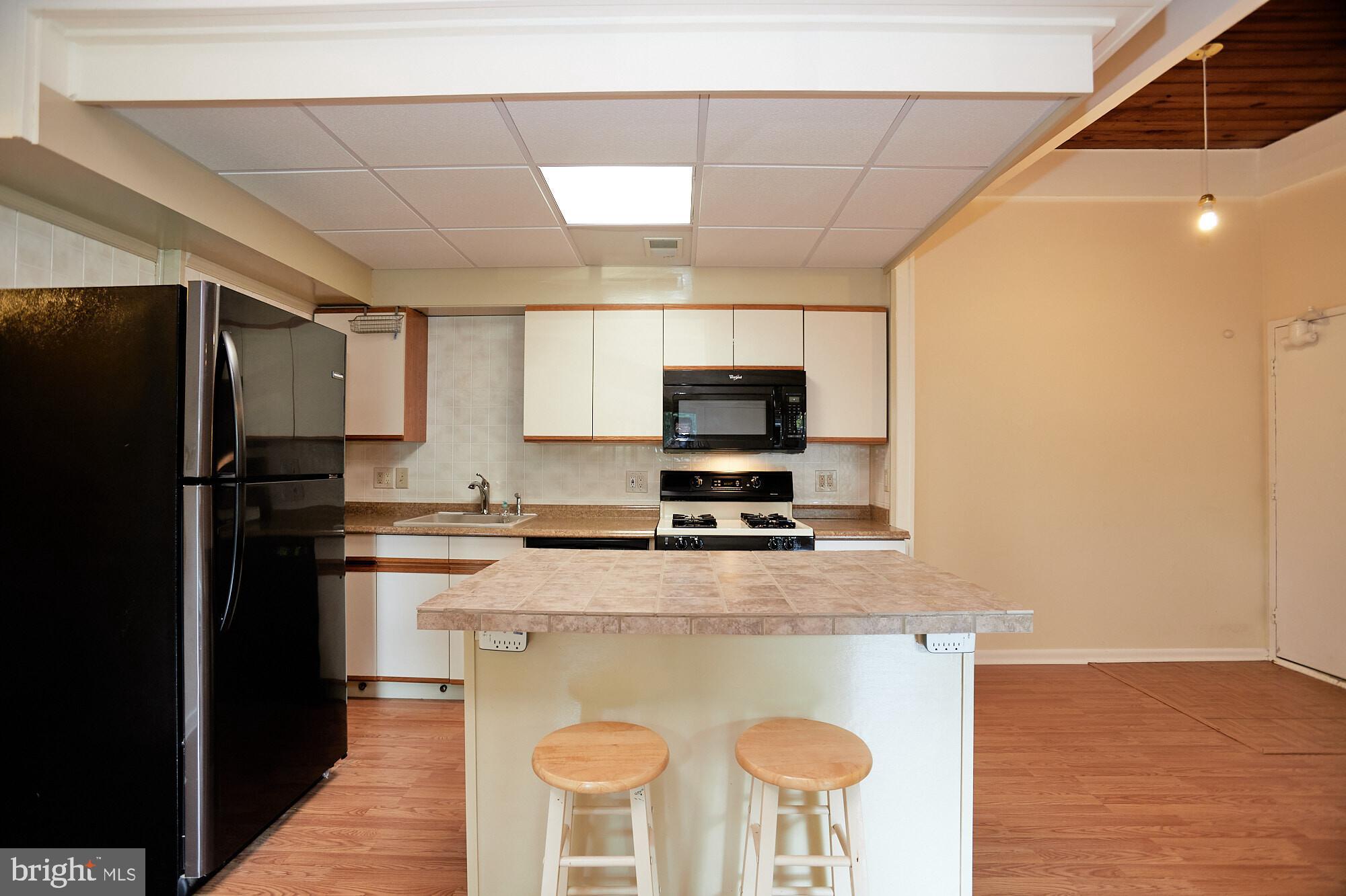 HERITAGE WOODS - Residential Lease