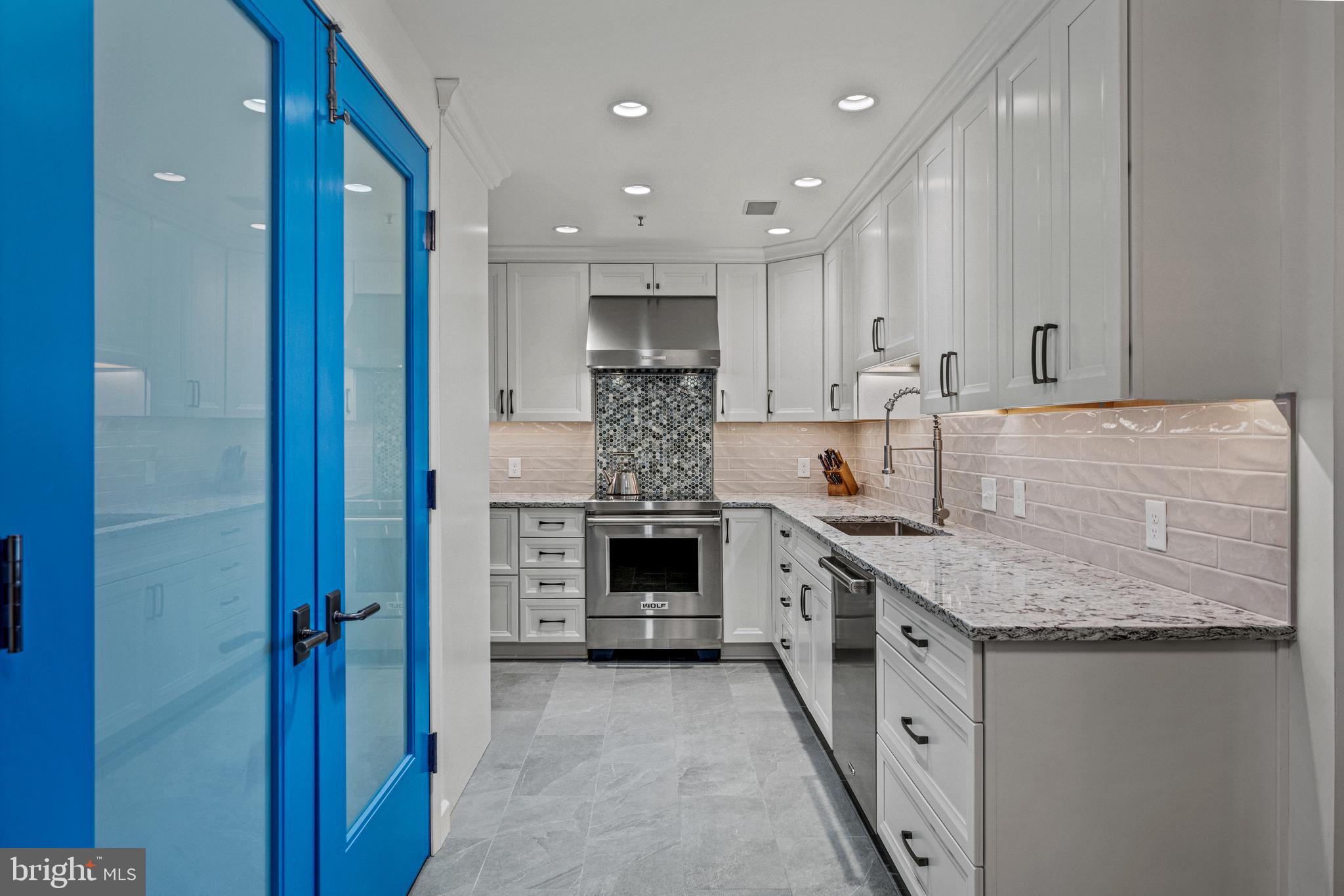 HARBOR COURT CONDOMINIUMS - Residential