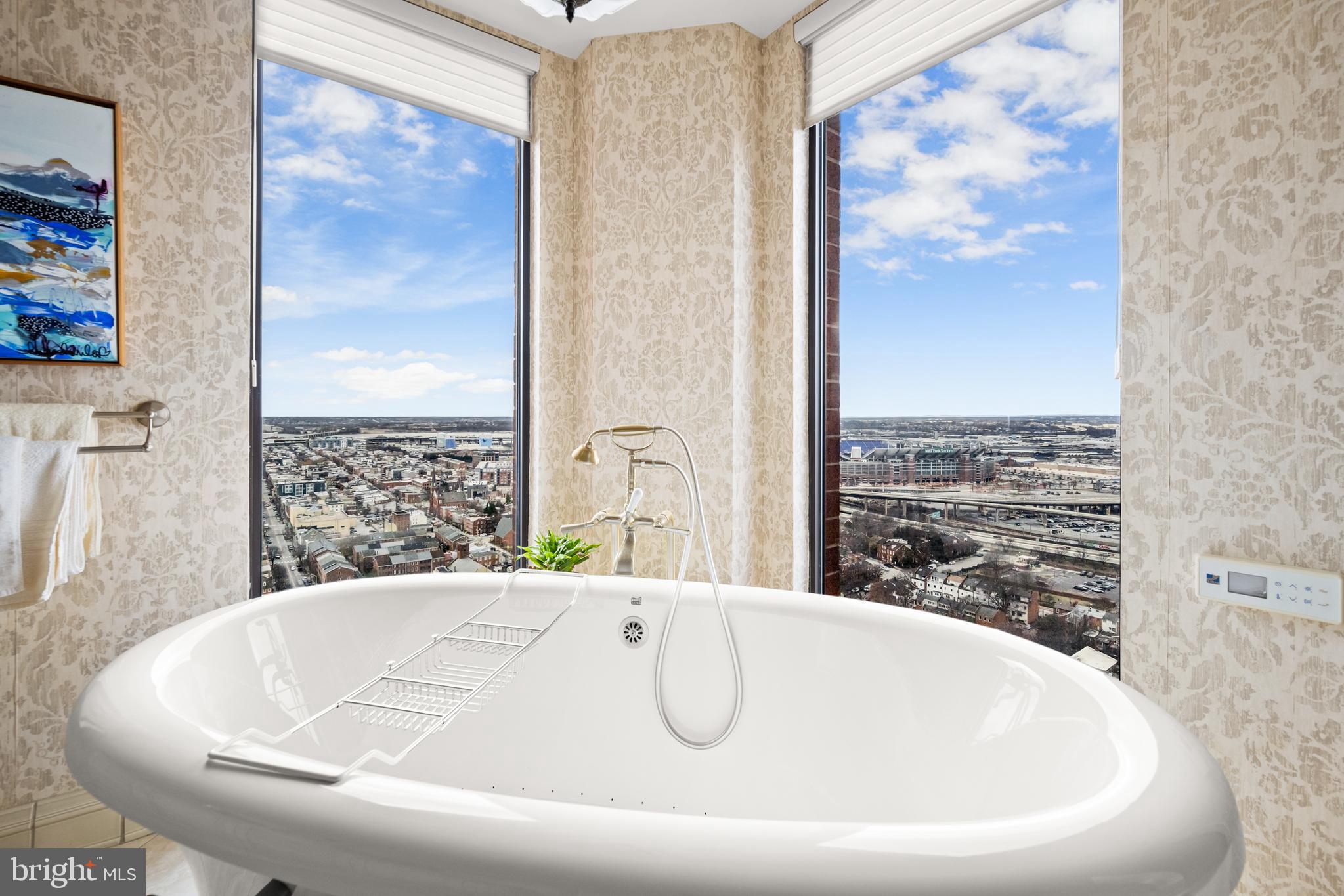 HARBOR COURT CONDOMINIUMS - Residential