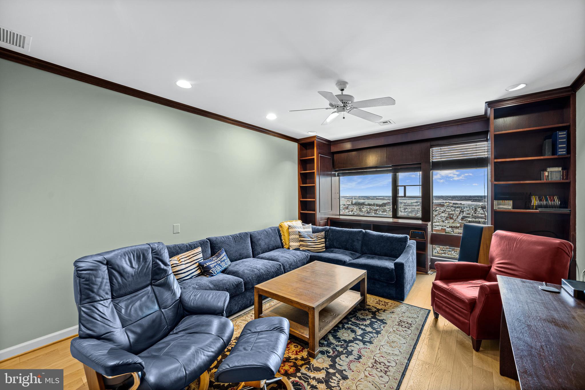 HARBOR COURT CONDOMINIUMS - Residential