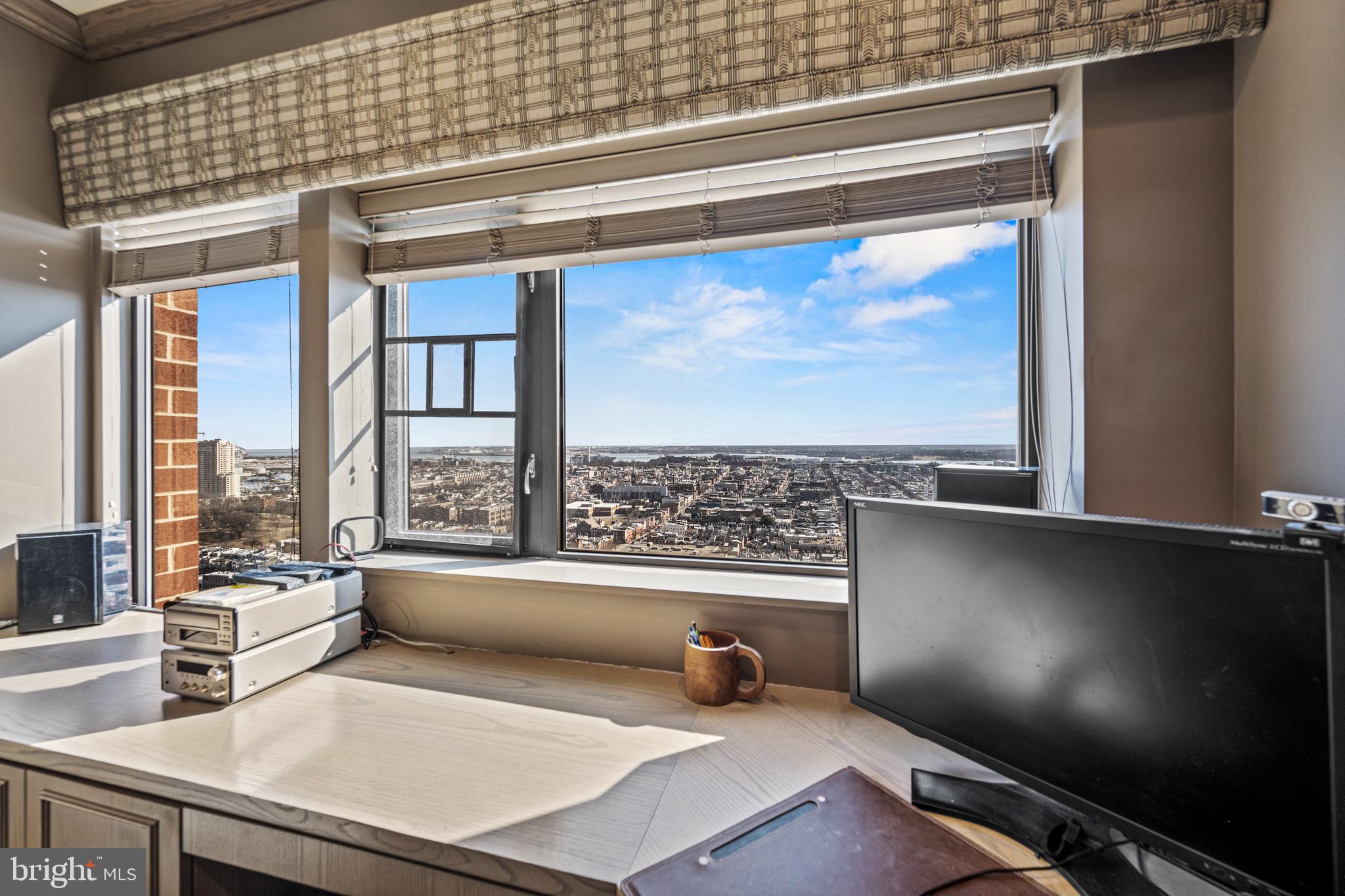 HARBOR COURT CONDOMINIUMS - Residential