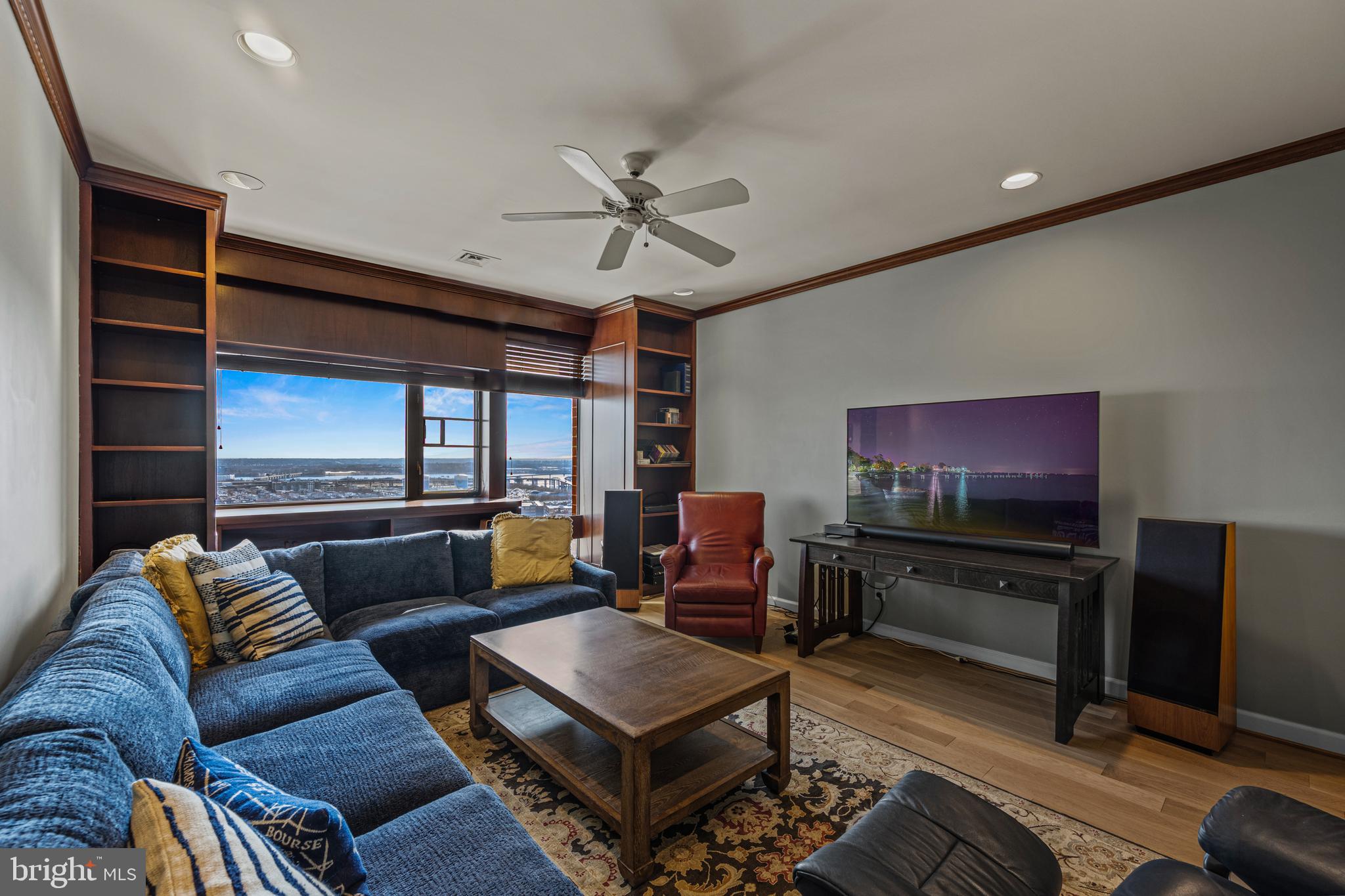 HARBOR COURT CONDOMINIUMS - Residential