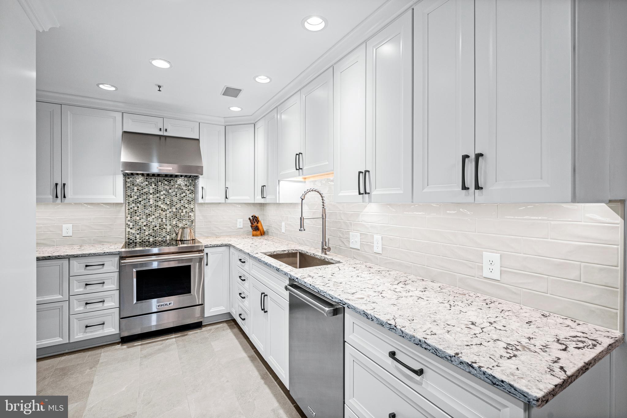 HARBOR COURT CONDOMINIUMS - Residential