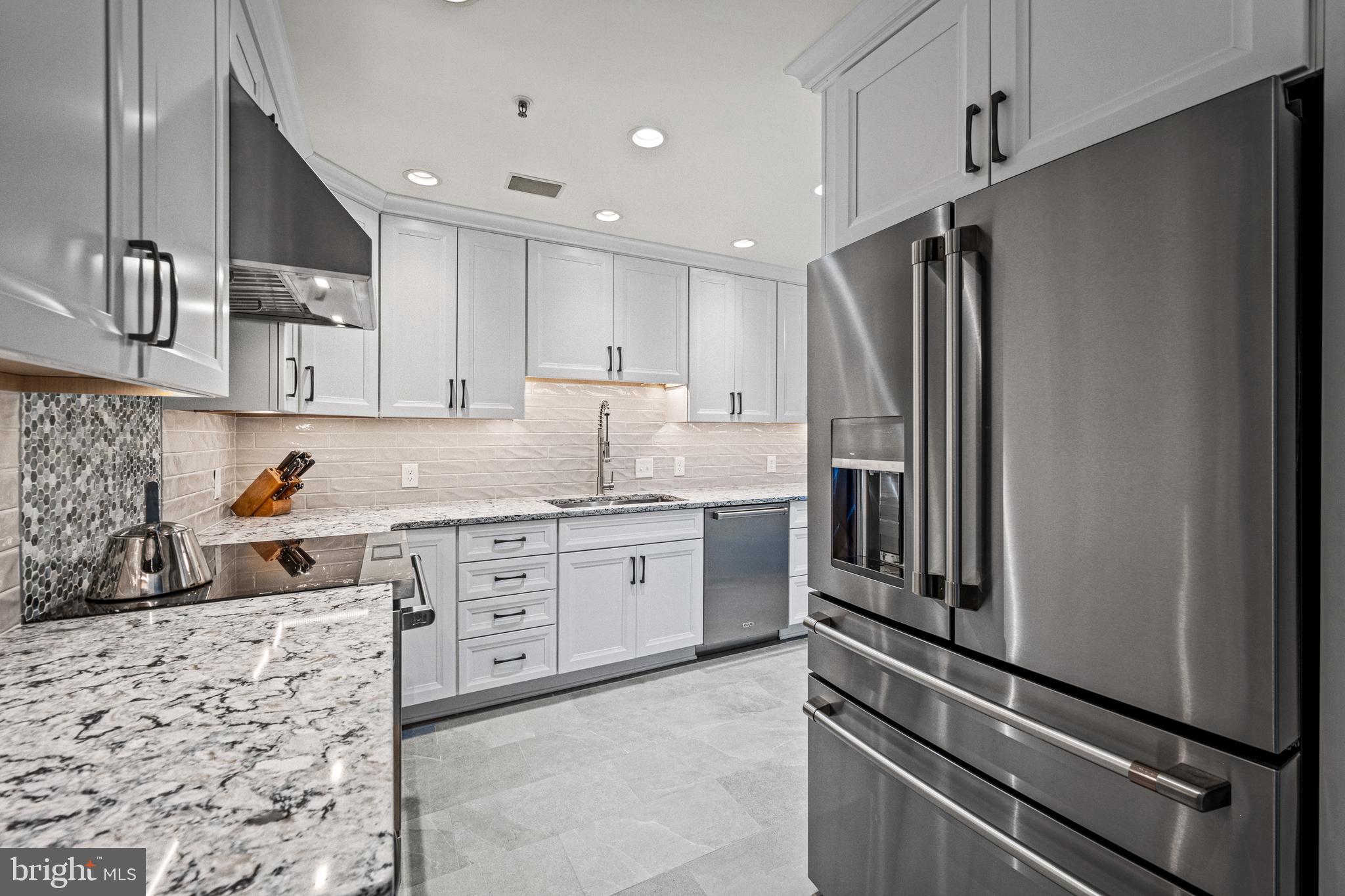 HARBOR COURT CONDOMINIUMS - Residential