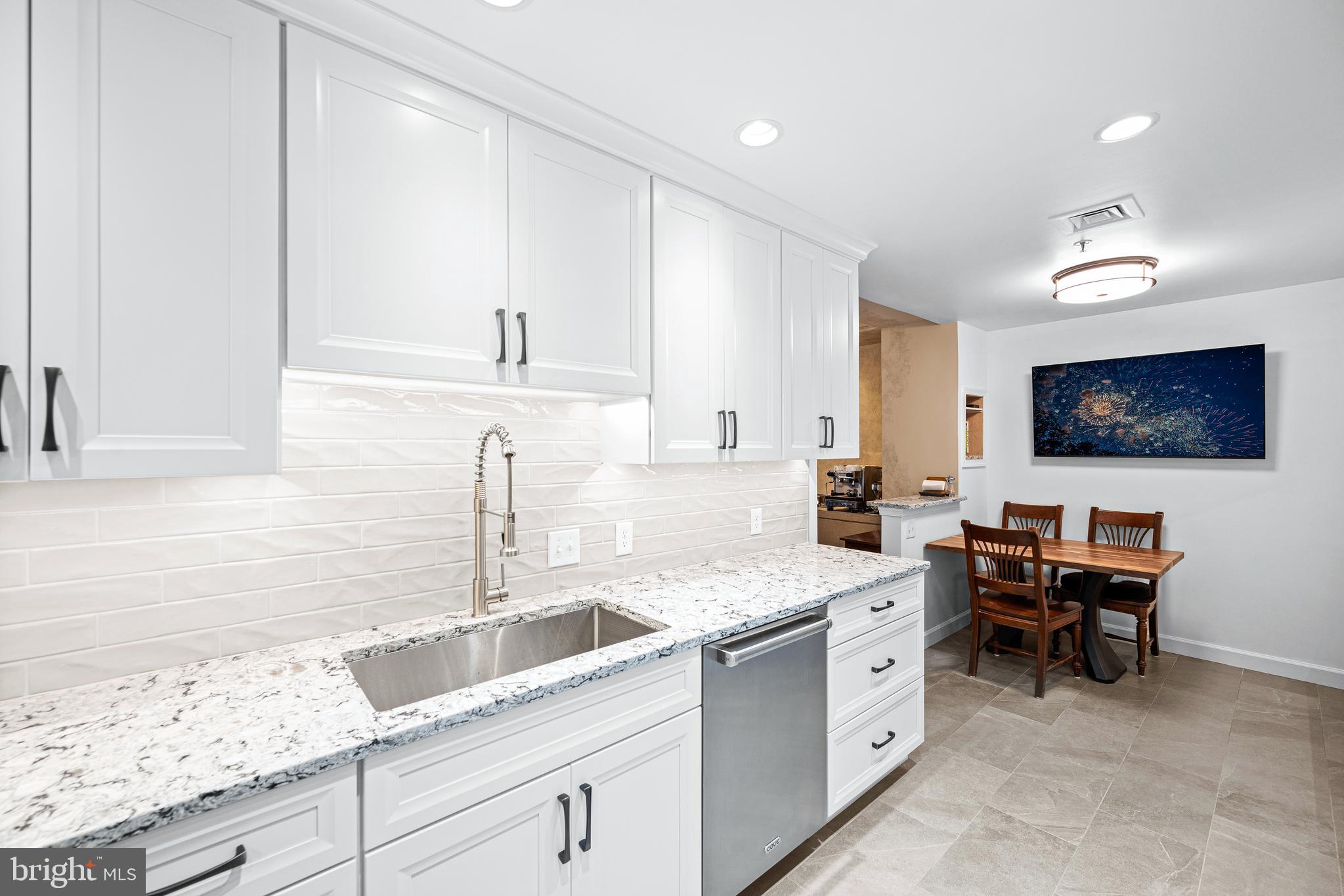HARBOR COURT CONDOMINIUMS - Residential