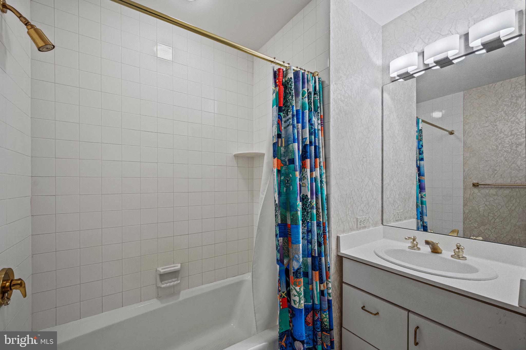 HARBOR COURT CONDOMINIUMS - Residential