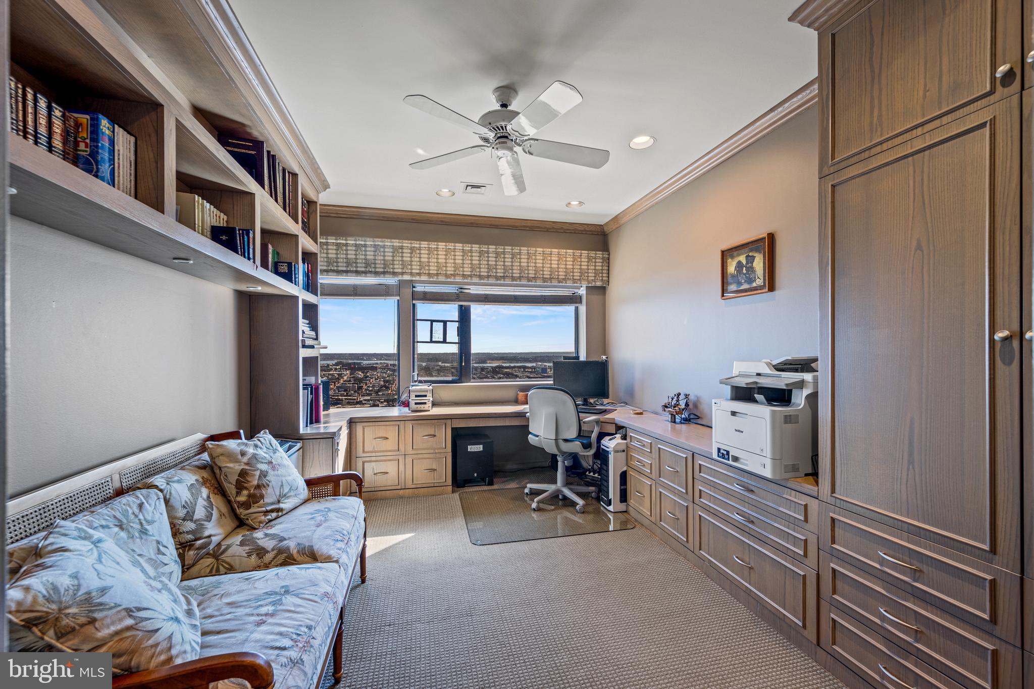 HARBOR COURT CONDOMINIUMS - Residential