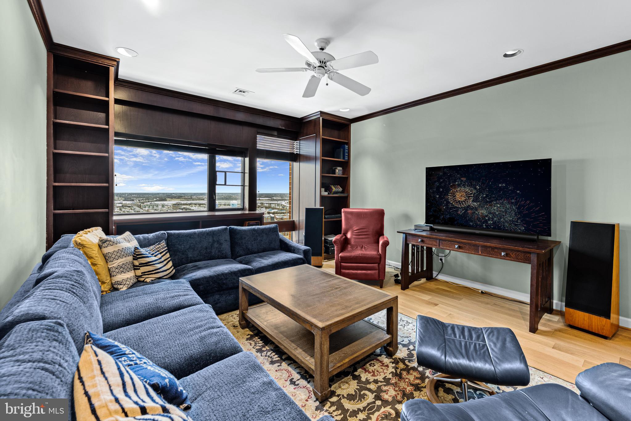 HARBOR COURT CONDOMINIUMS - Residential