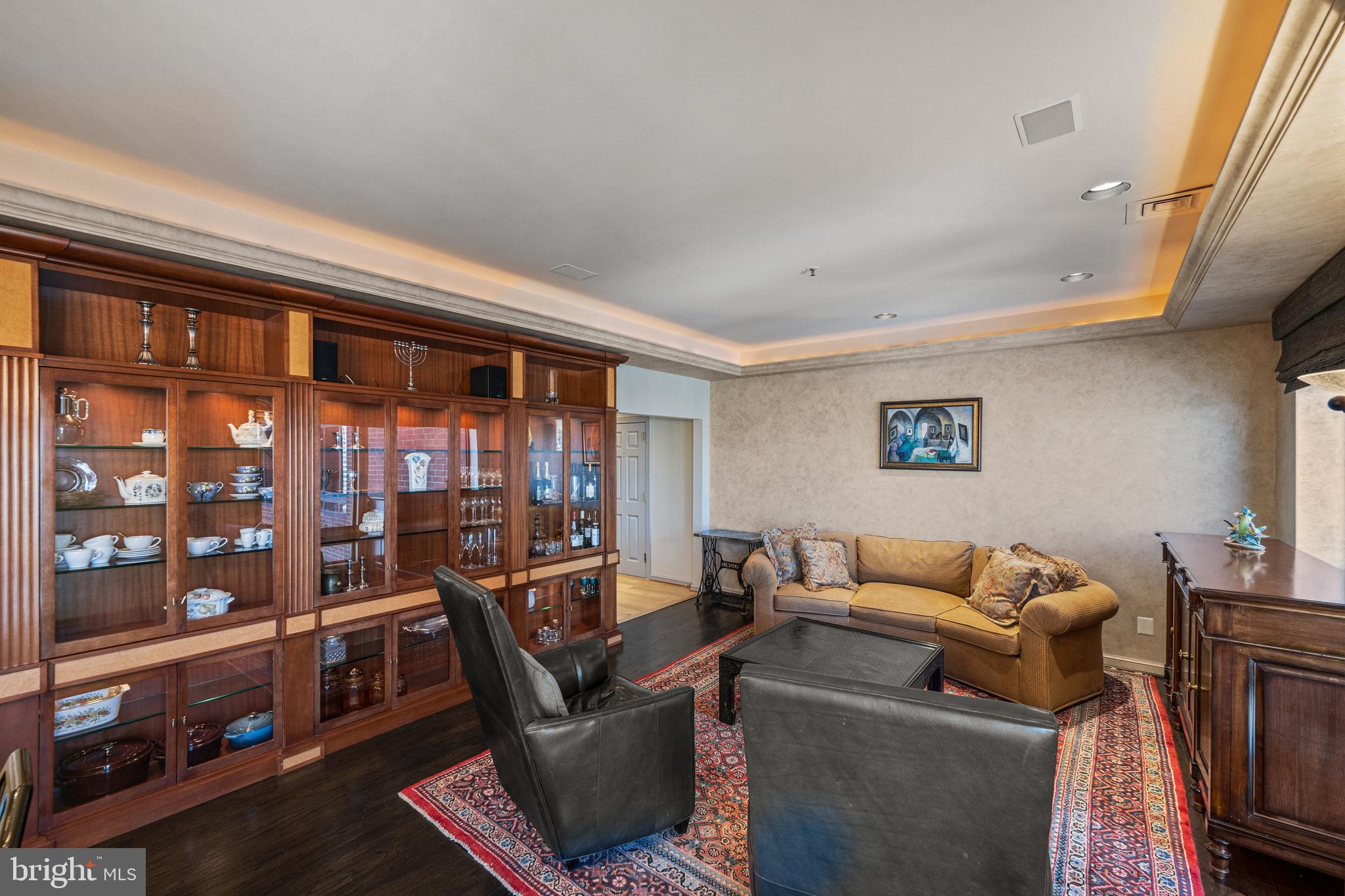 HARBOR COURT CONDOMINIUMS - Residential