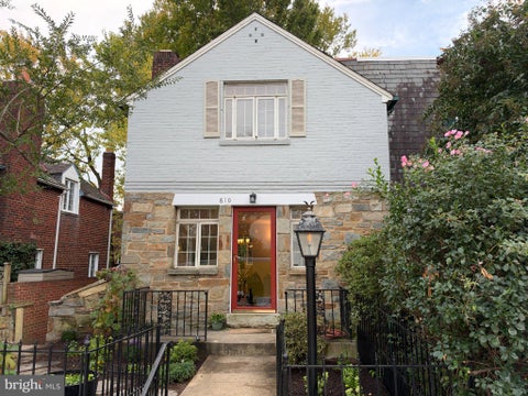 Photo of 810 Devon Place, ALEXANDRIA, VA 22314 (MLS # VAAX2064804)