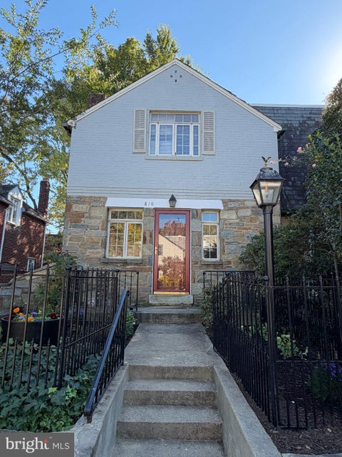 Photo of 810 Devon Place, ALEXANDRIA, VA 22314 (MLS # VAAX2064804)