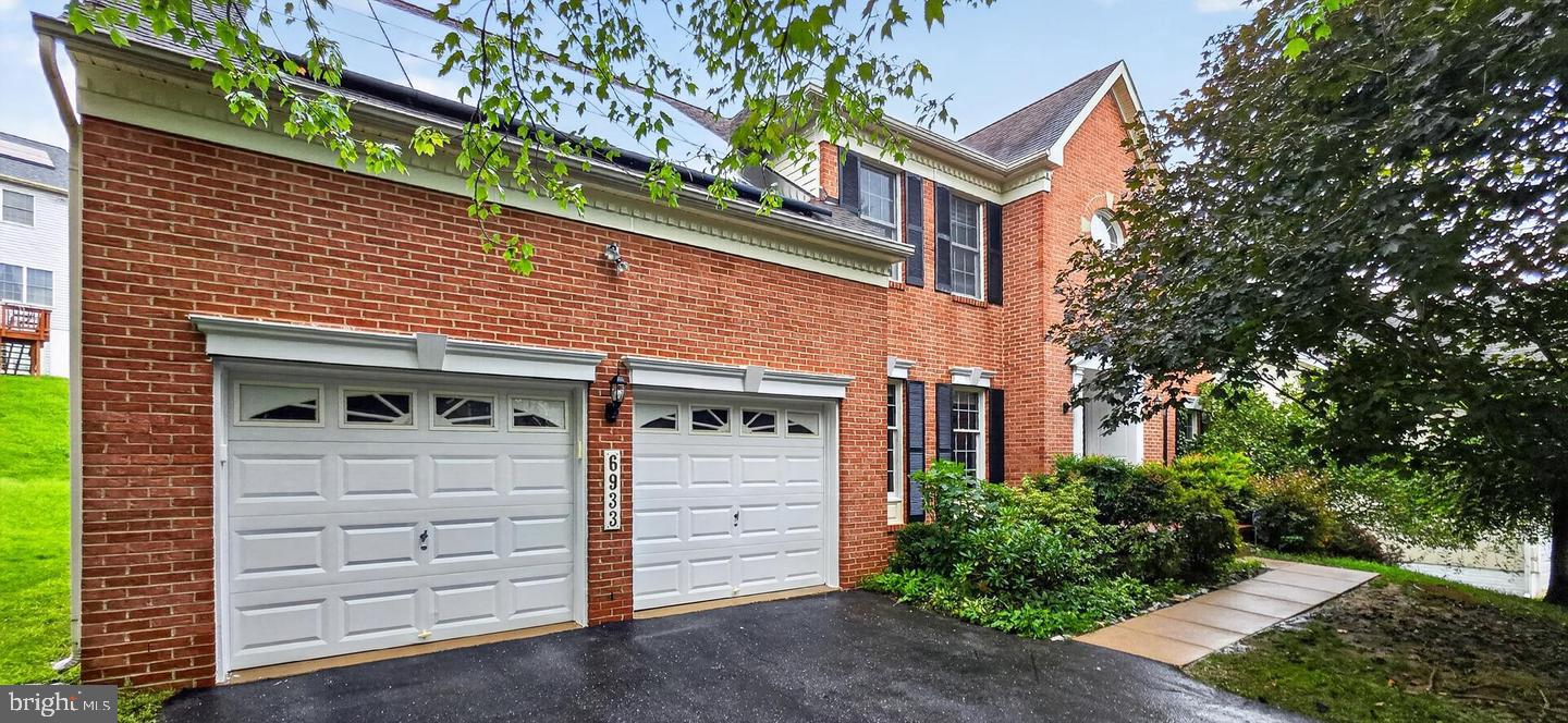 6933 SANDY CREEK COURT