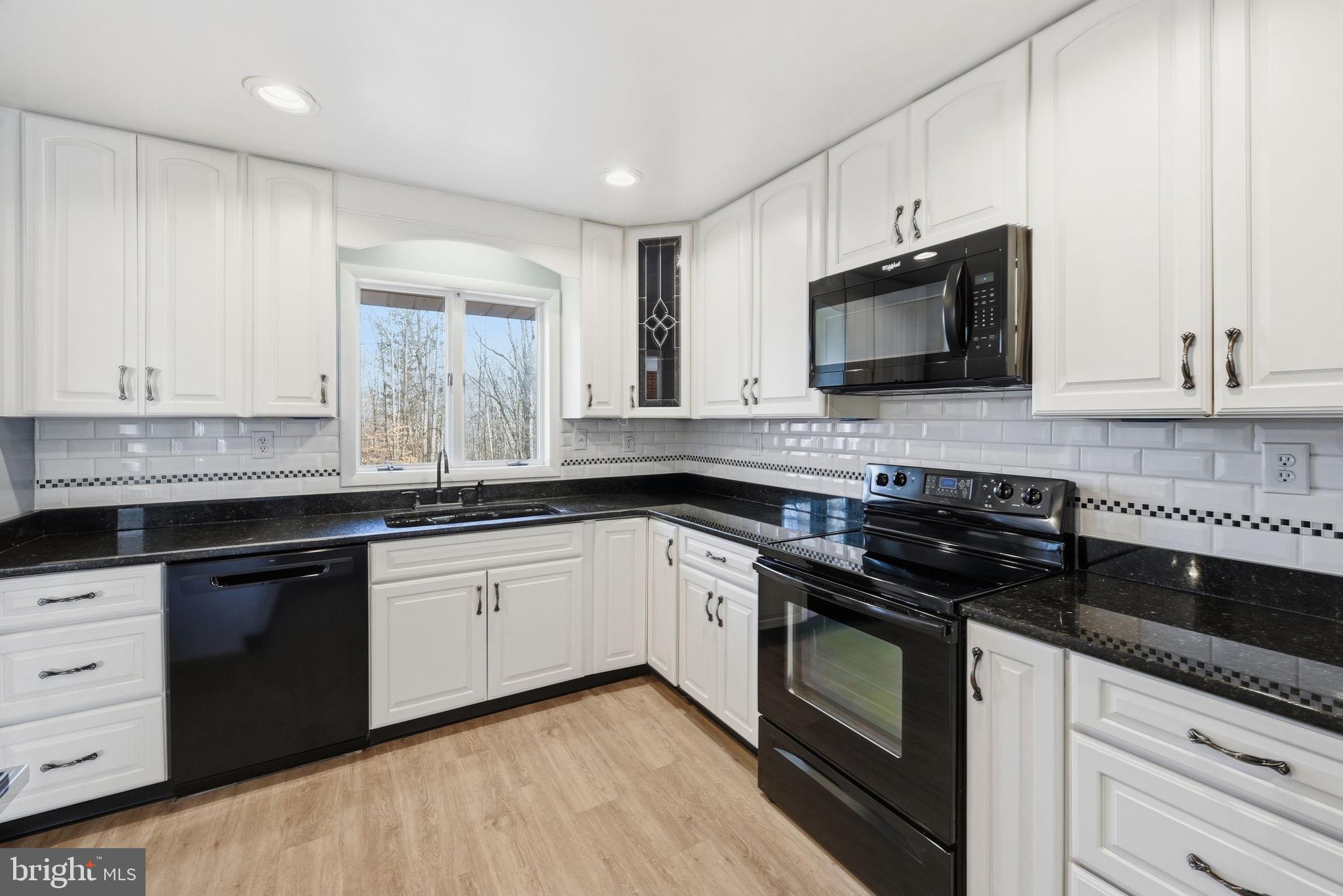 COUNTRY CLUB ESTATES - Residential