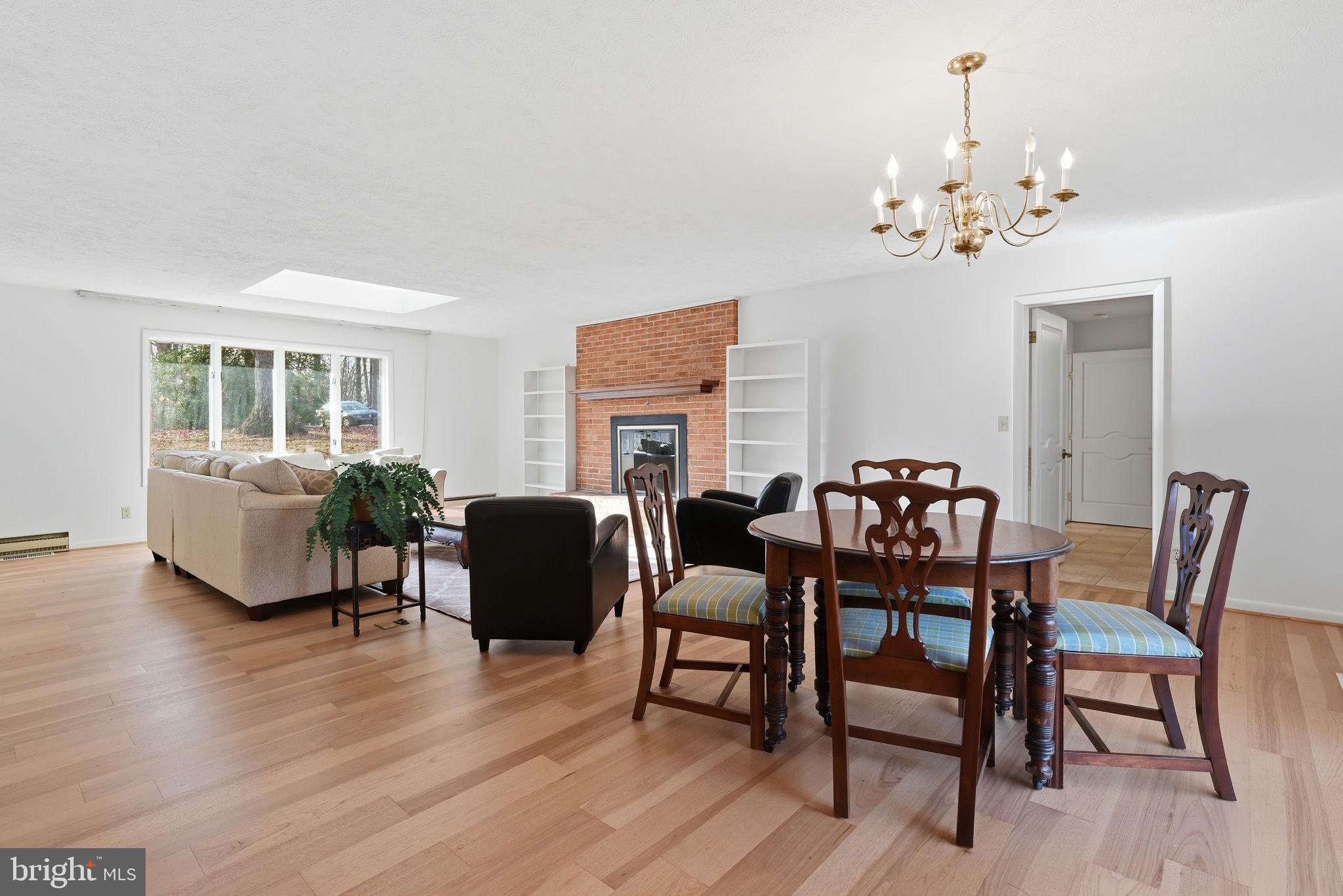 COUNTRY CLUB ESTATES - Residential