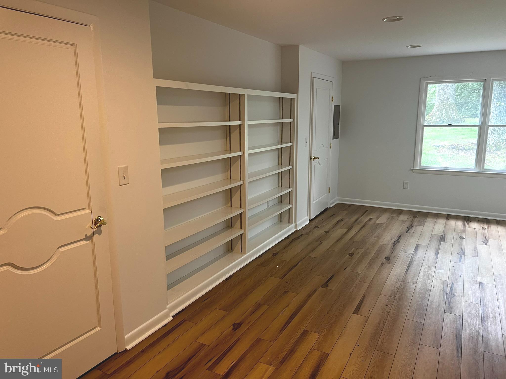 COUNTRY CLUB ESTATES - Residential