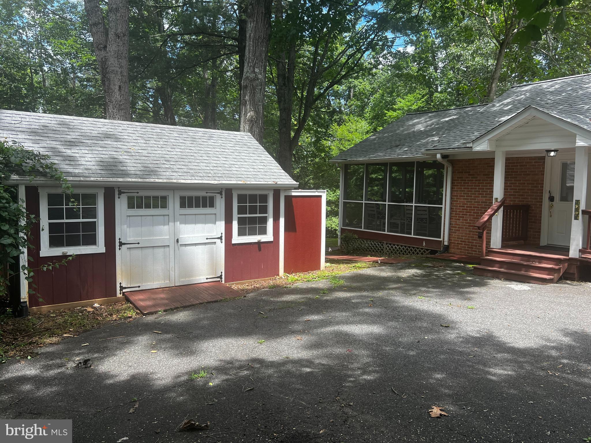 COUNTRY CLUB ESTATES - Residential