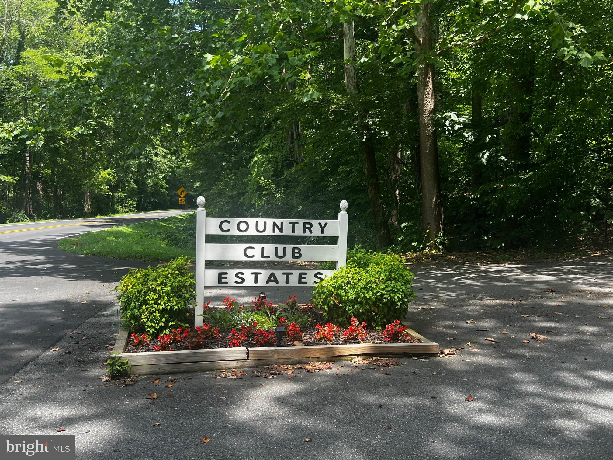 COUNTRY CLUB ESTATES - Residential