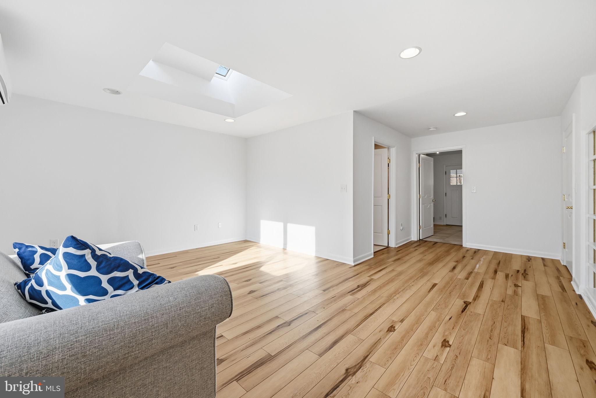 COUNTRY CLUB ESTATES - Residential