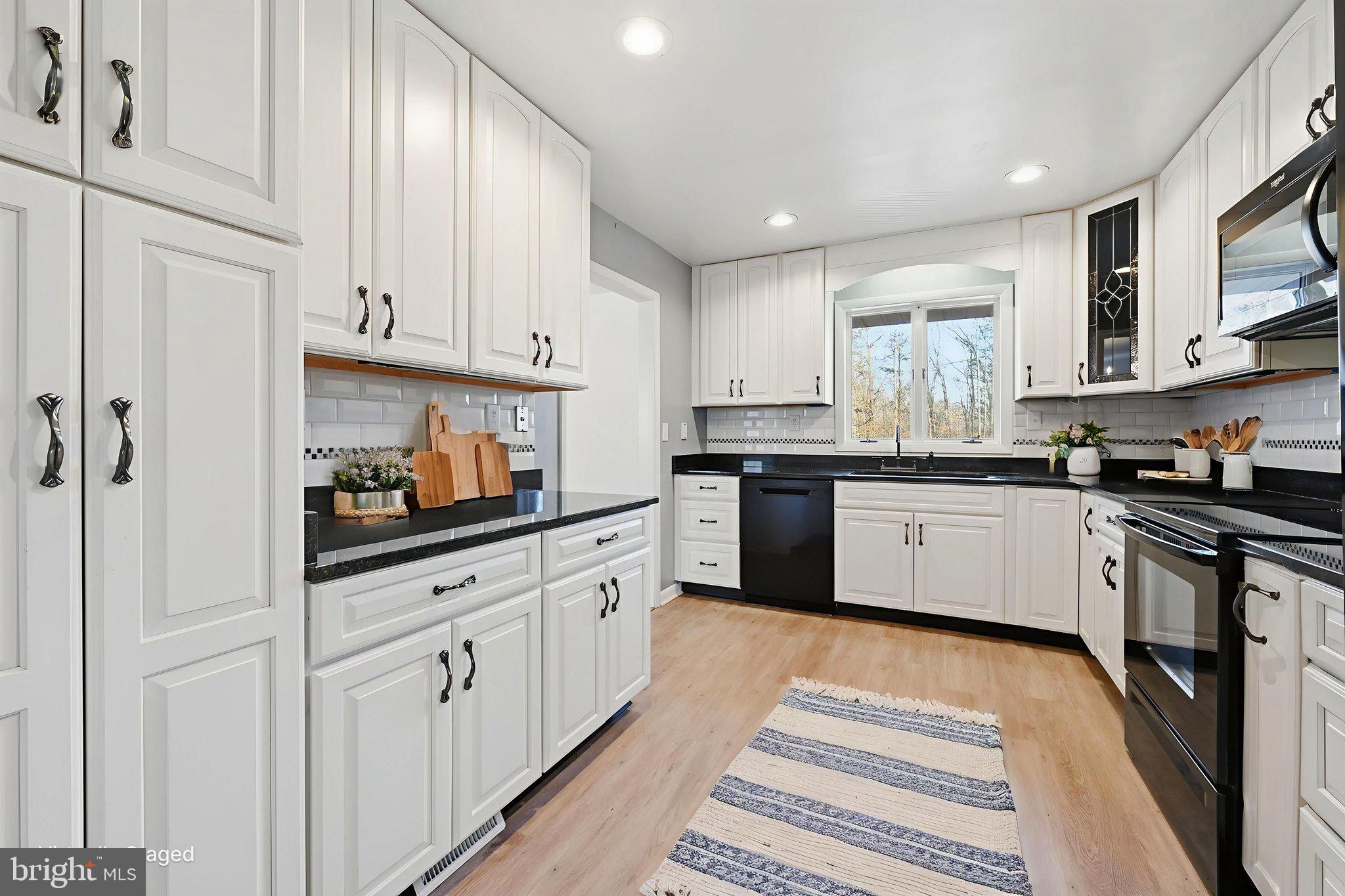 COUNTRY CLUB ESTATES - Residential