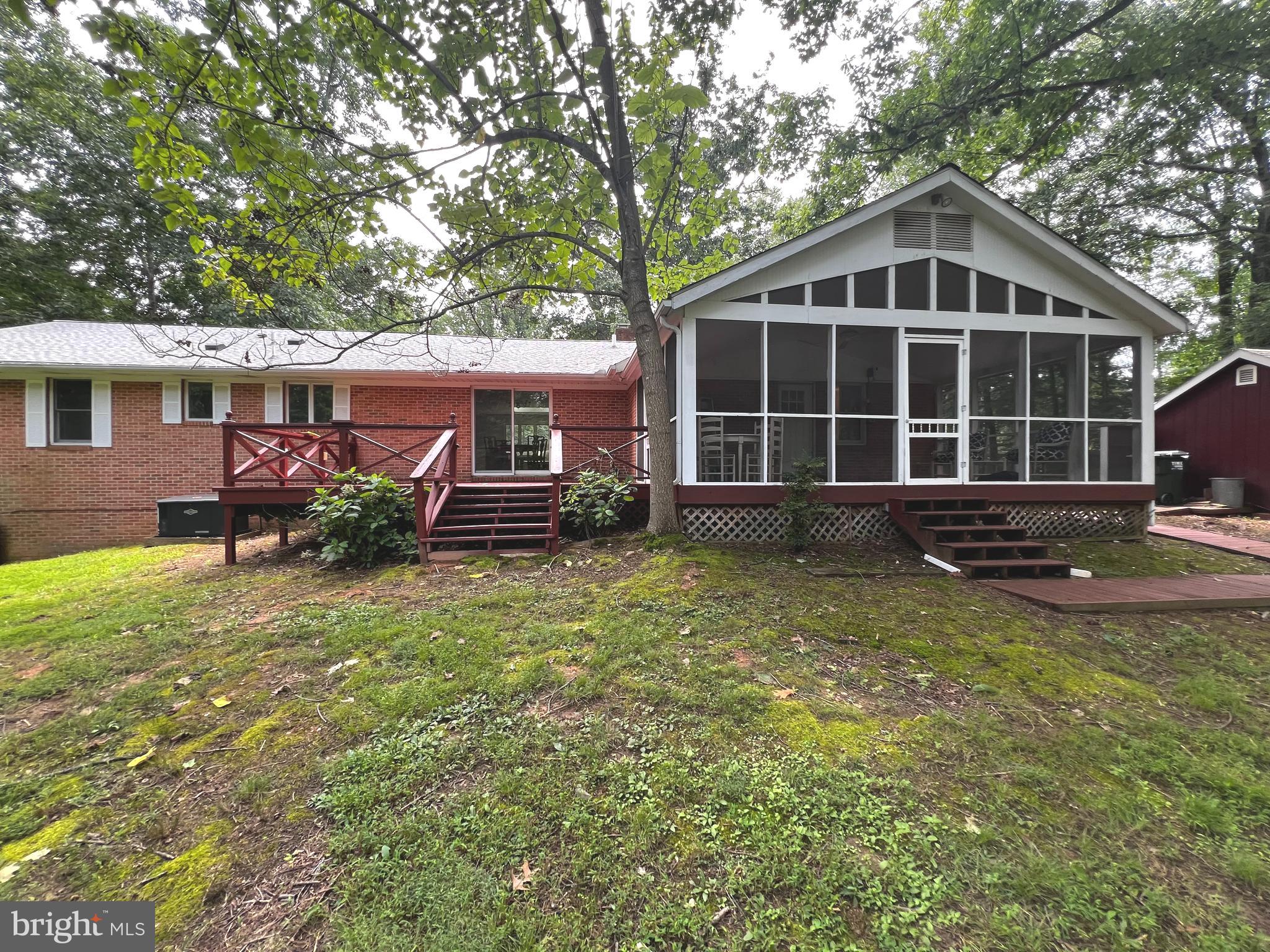 COUNTRY CLUB ESTATES - Residential