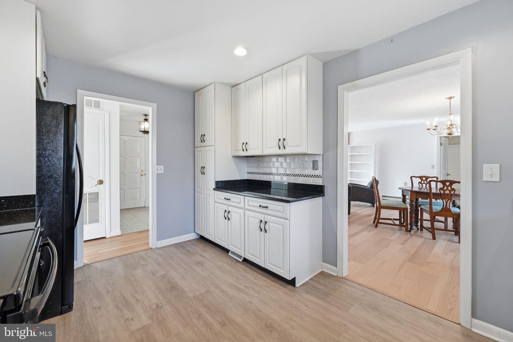 COUNTRY CLUB ESTATES - Residential