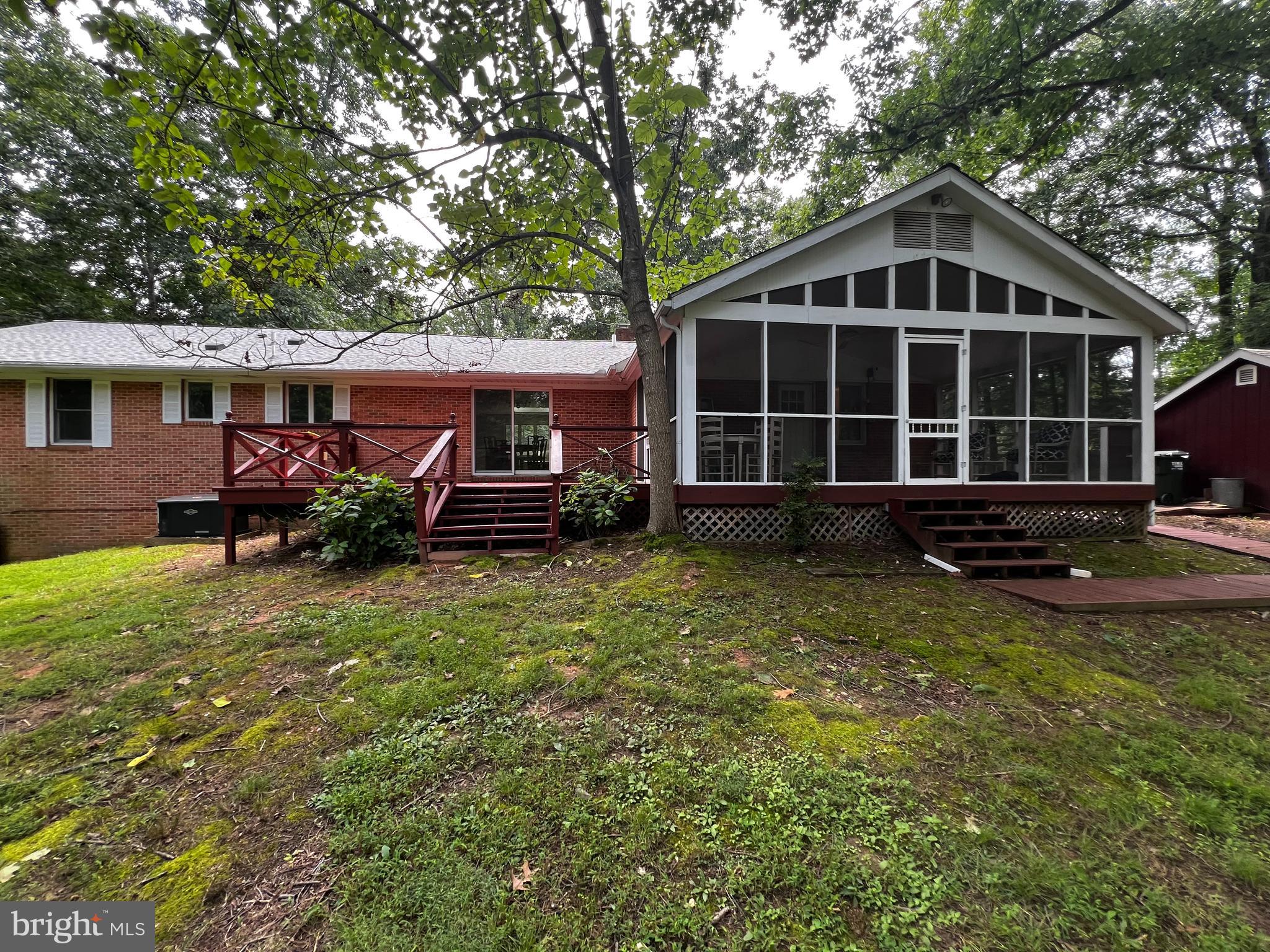 COUNTRY CLUB ESTATES - Residential