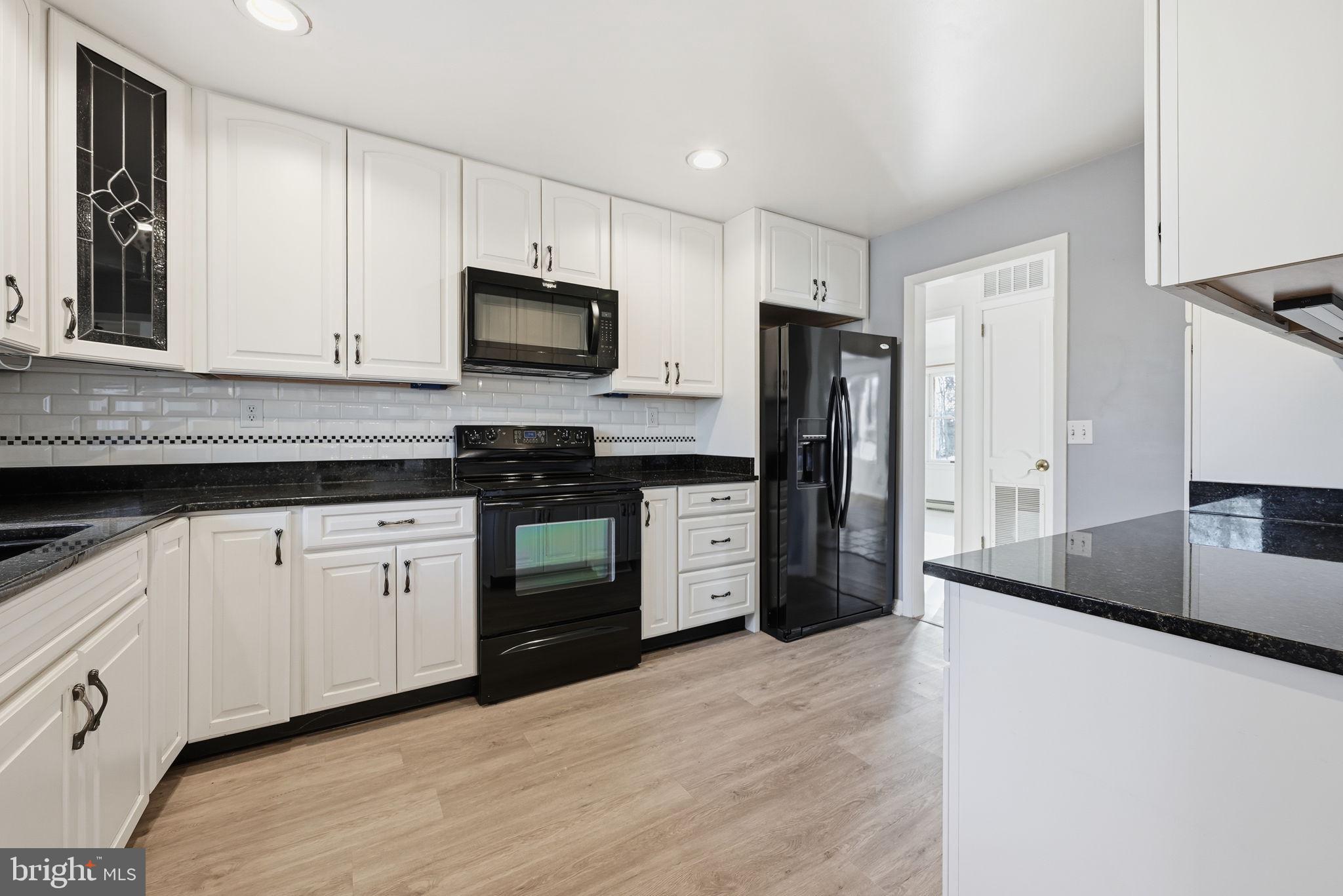 COUNTRY CLUB ESTATES - Residential