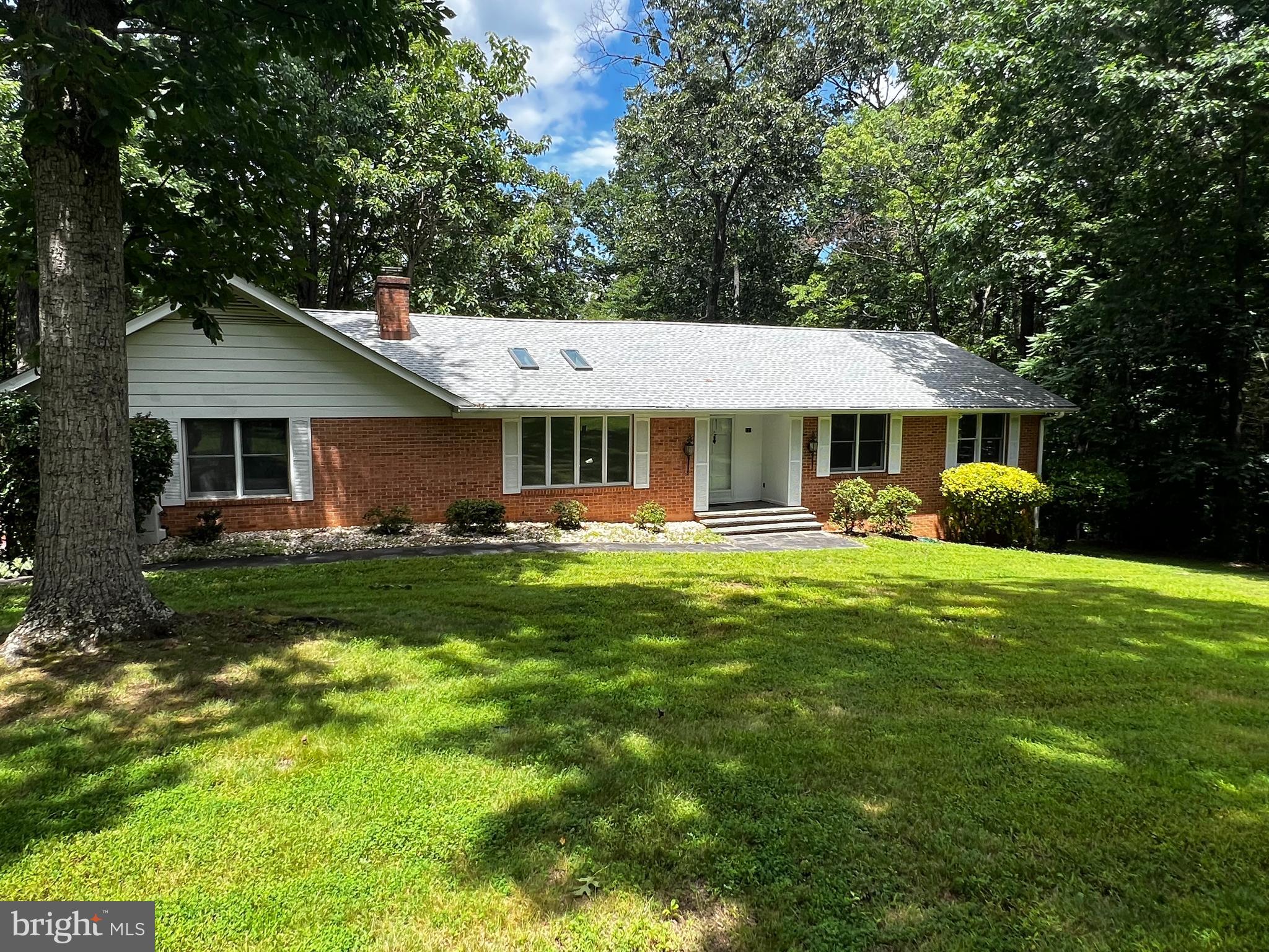 COUNTRY CLUB ESTATES - Residential