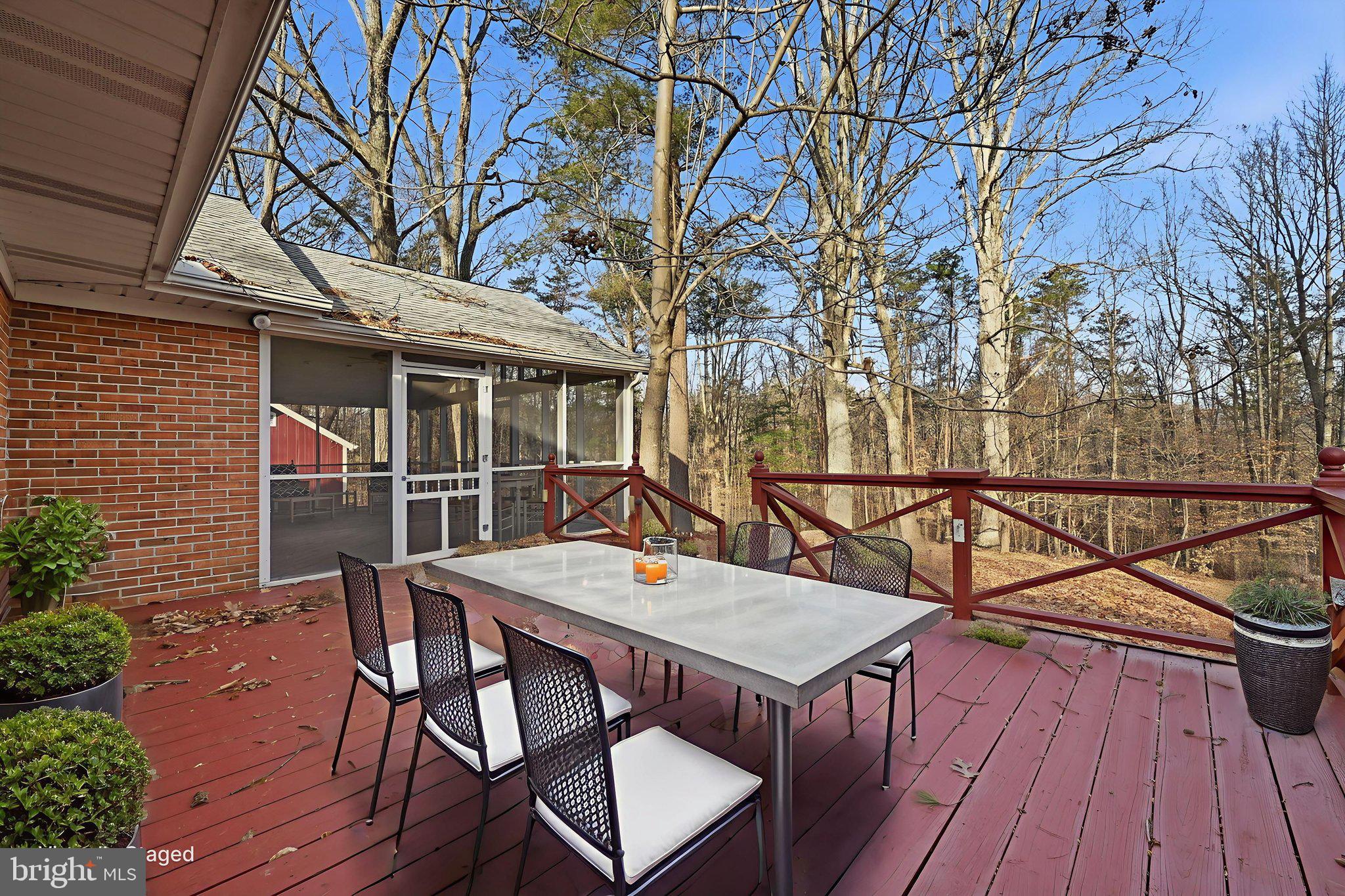 COUNTRY CLUB ESTATES - Residential