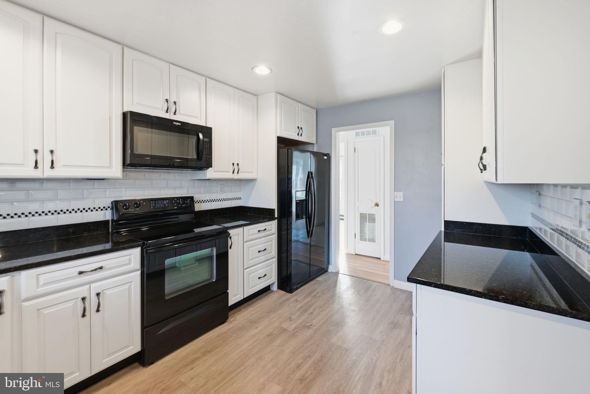 COUNTRY CLUB ESTATES - Residential