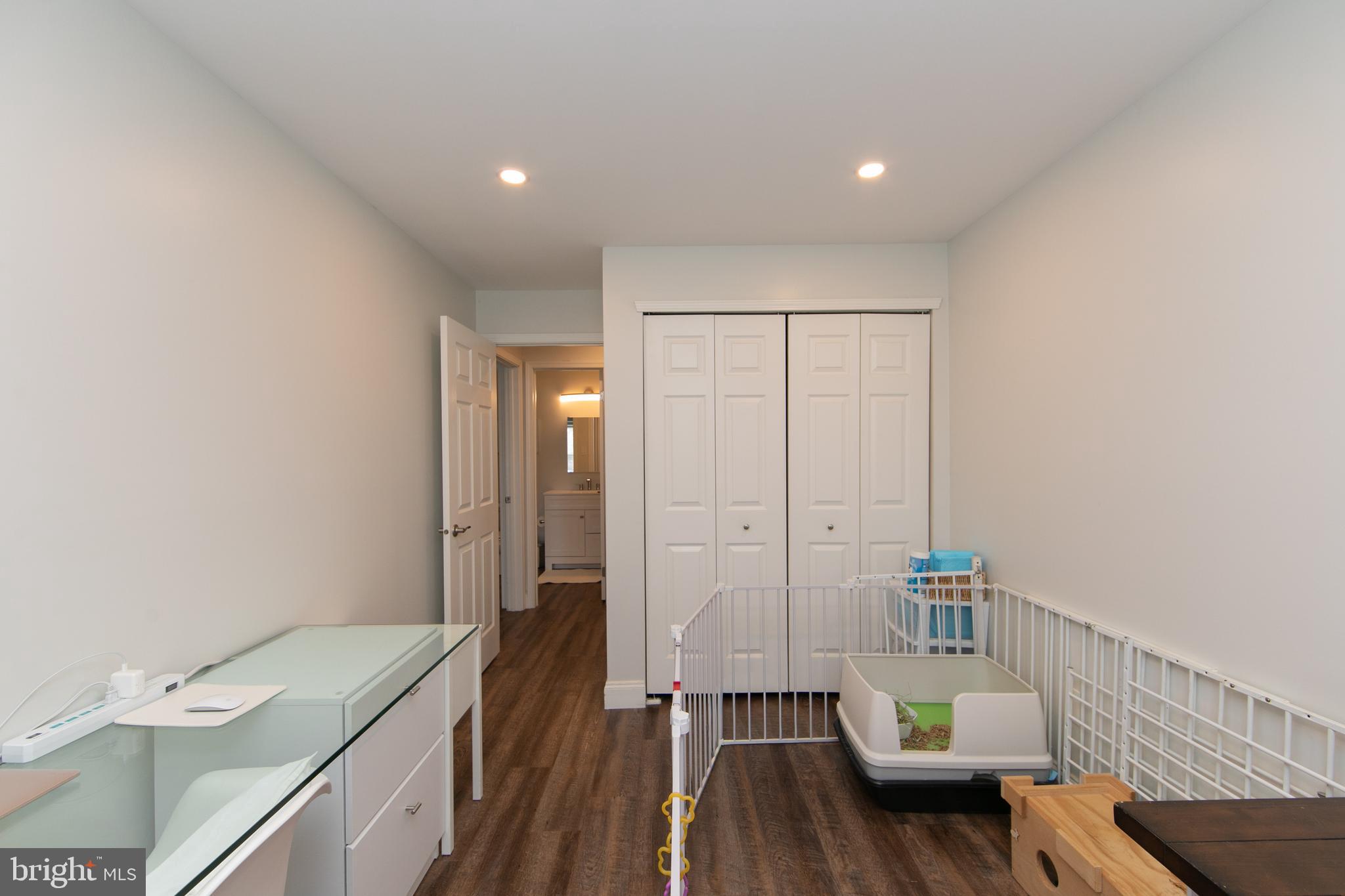 SOCIETY PL - Residential