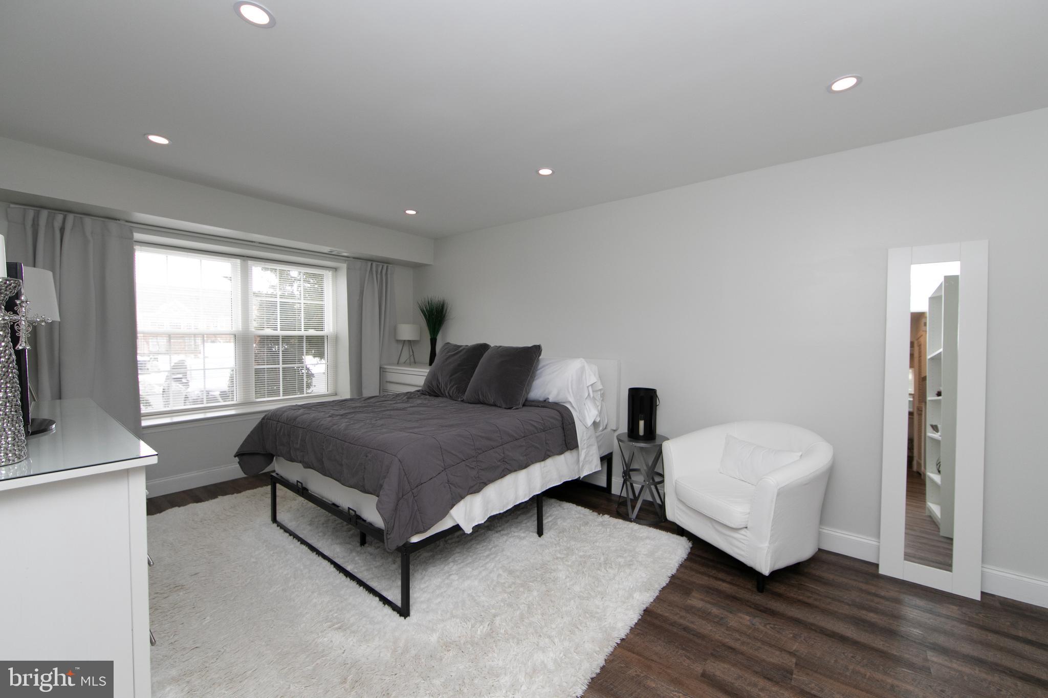 SOCIETY PL - Residential