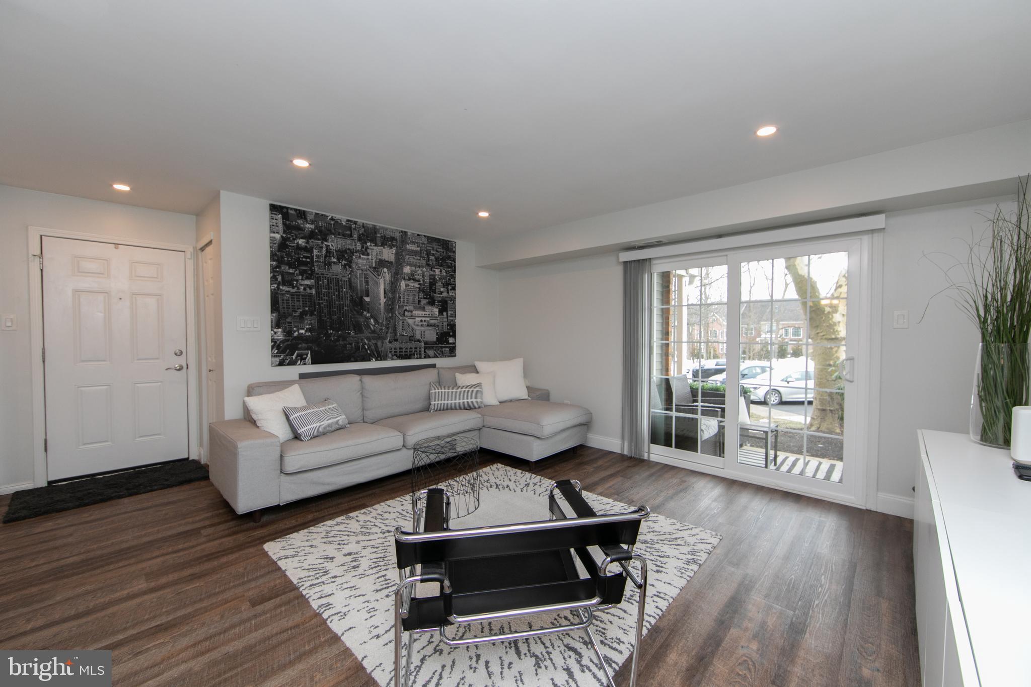 SOCIETY PL - Residential