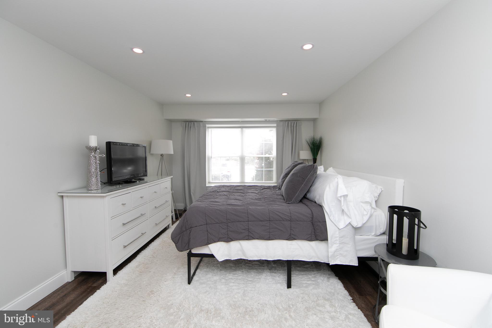 SOCIETY PL - Residential